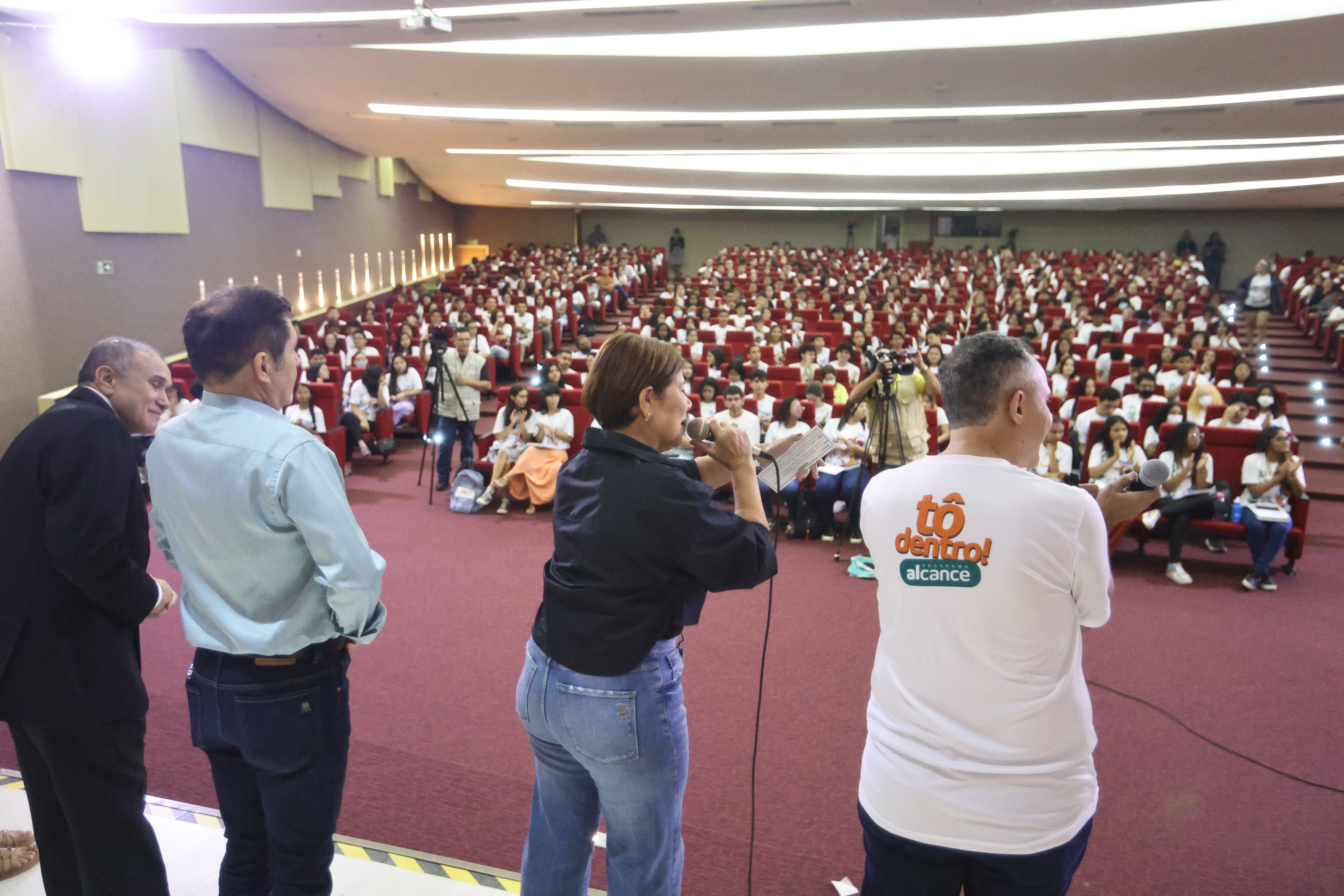Deputada Jô Farias, deputado De Assis Diniz e equipe do Alcance Enem recepcionaram alunos em aula inaugural de 2023