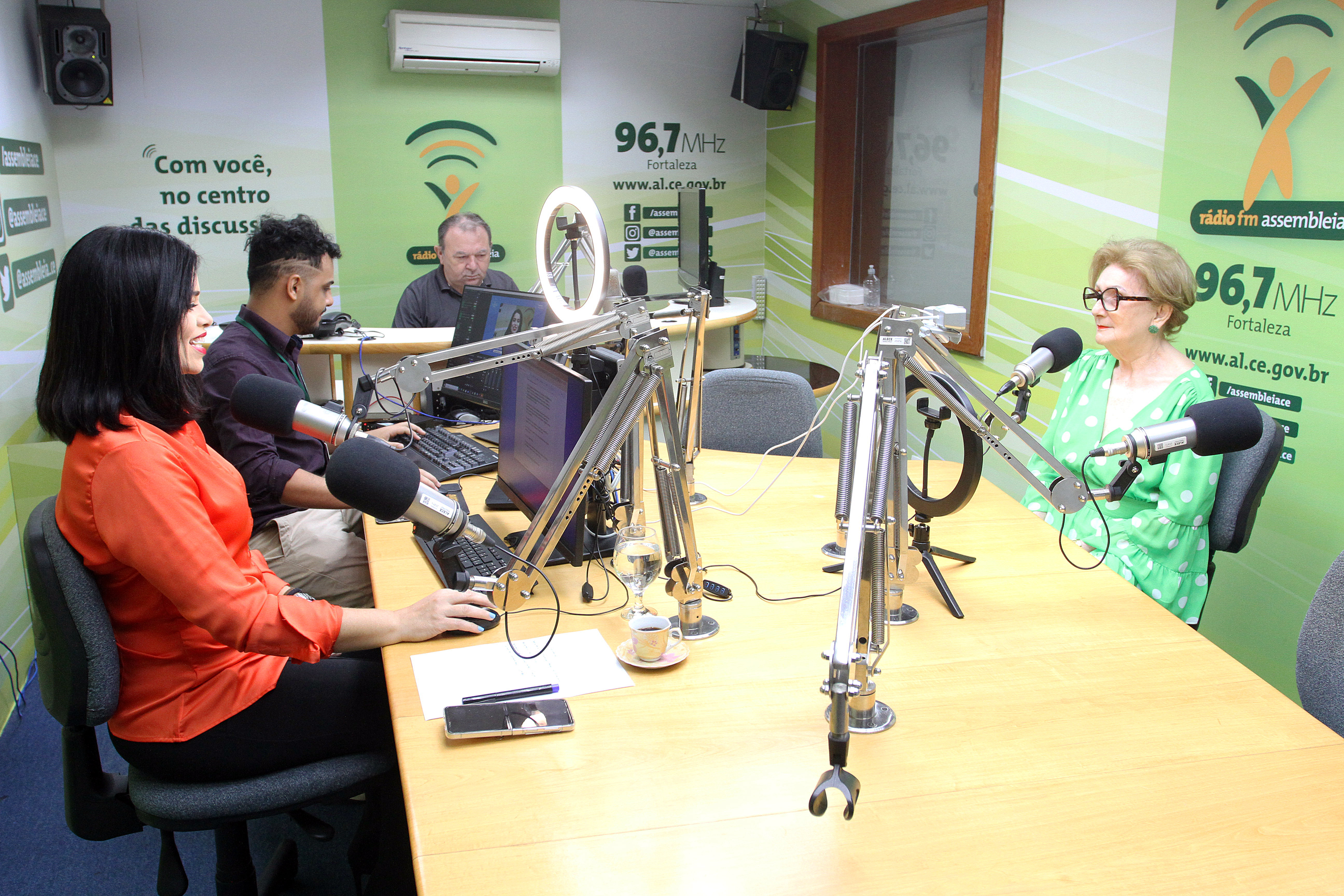 Jornalista Kézya Diniz entrevista a Secretaria de Direitos Humanos do Ceará, Socorro França