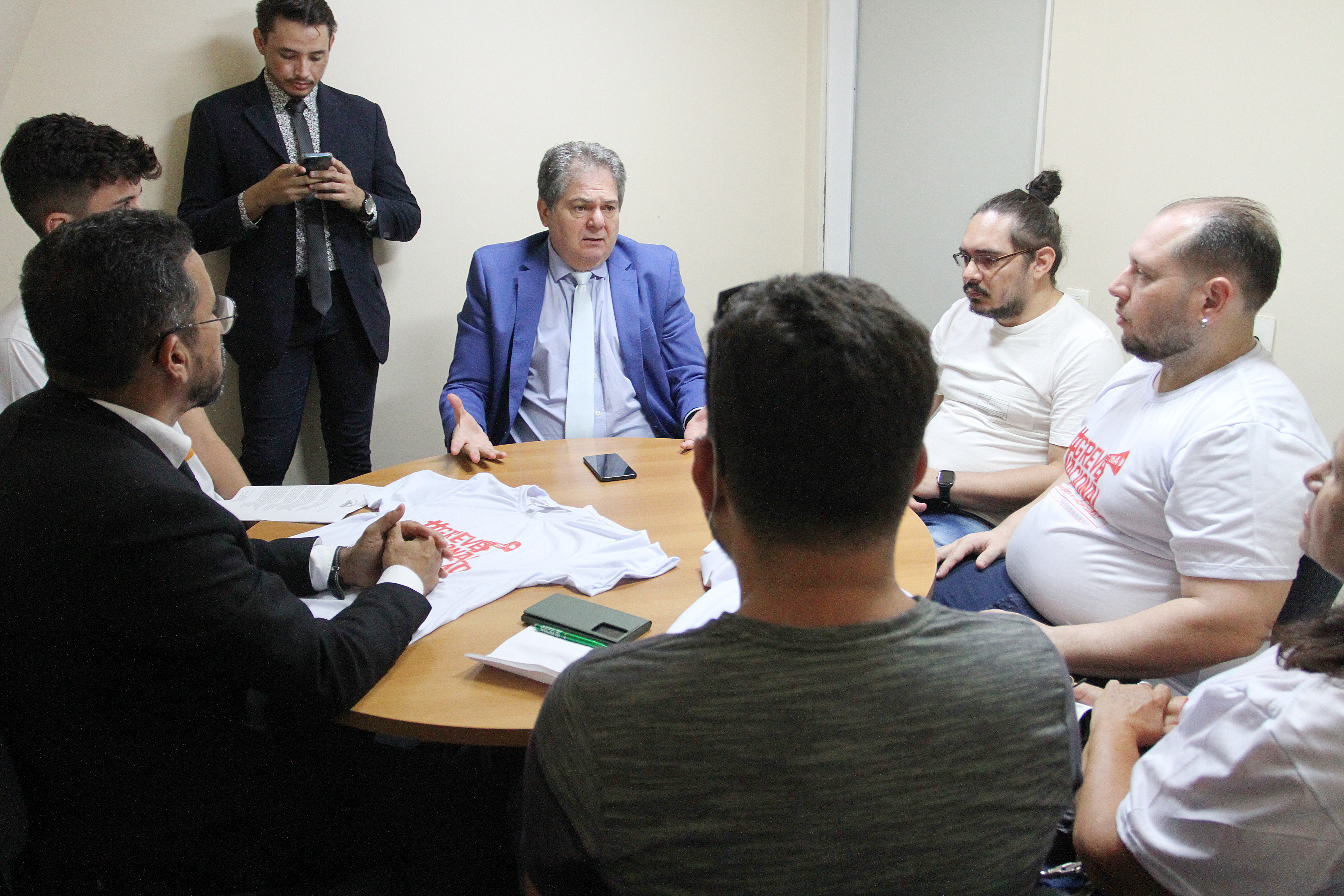 Deputado Osmar Baquit (PDT), recebe comitiva de profissionais da Educação