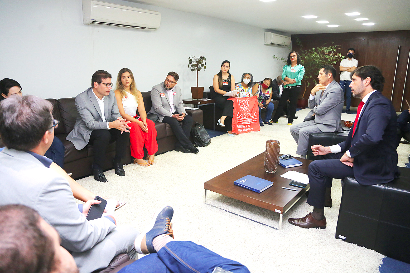 Reunião entre deputados e representantes do Fuaspec