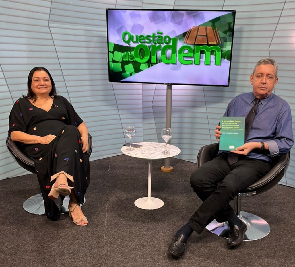 Controladora Silvia Helena Correia Vidal e jornalista Renato Abreuu