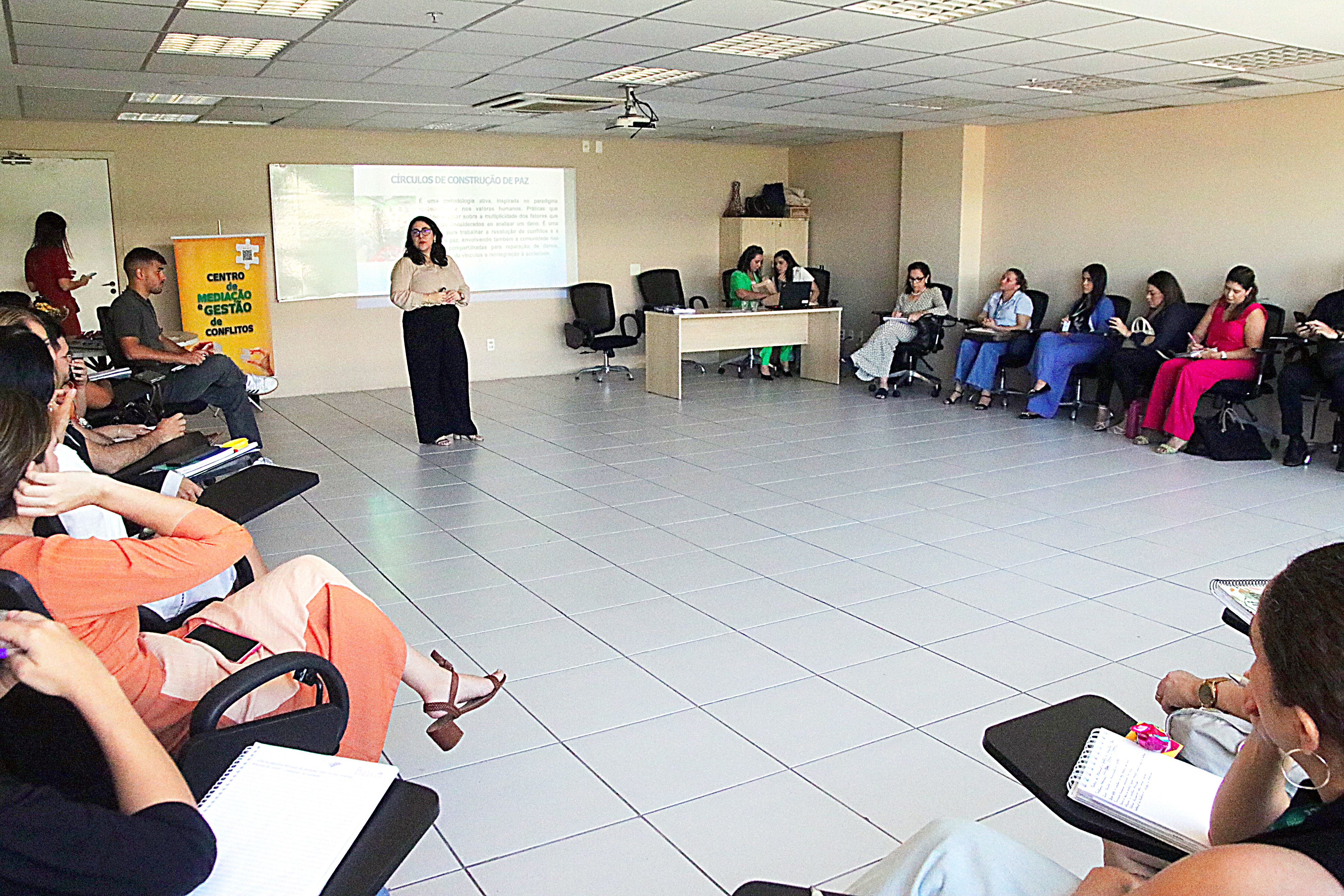 Curso tem participação de servidores da Alece e representantes dos municípios de Icapuí, Russas e Cascavel - Foto: Bia Medeiros