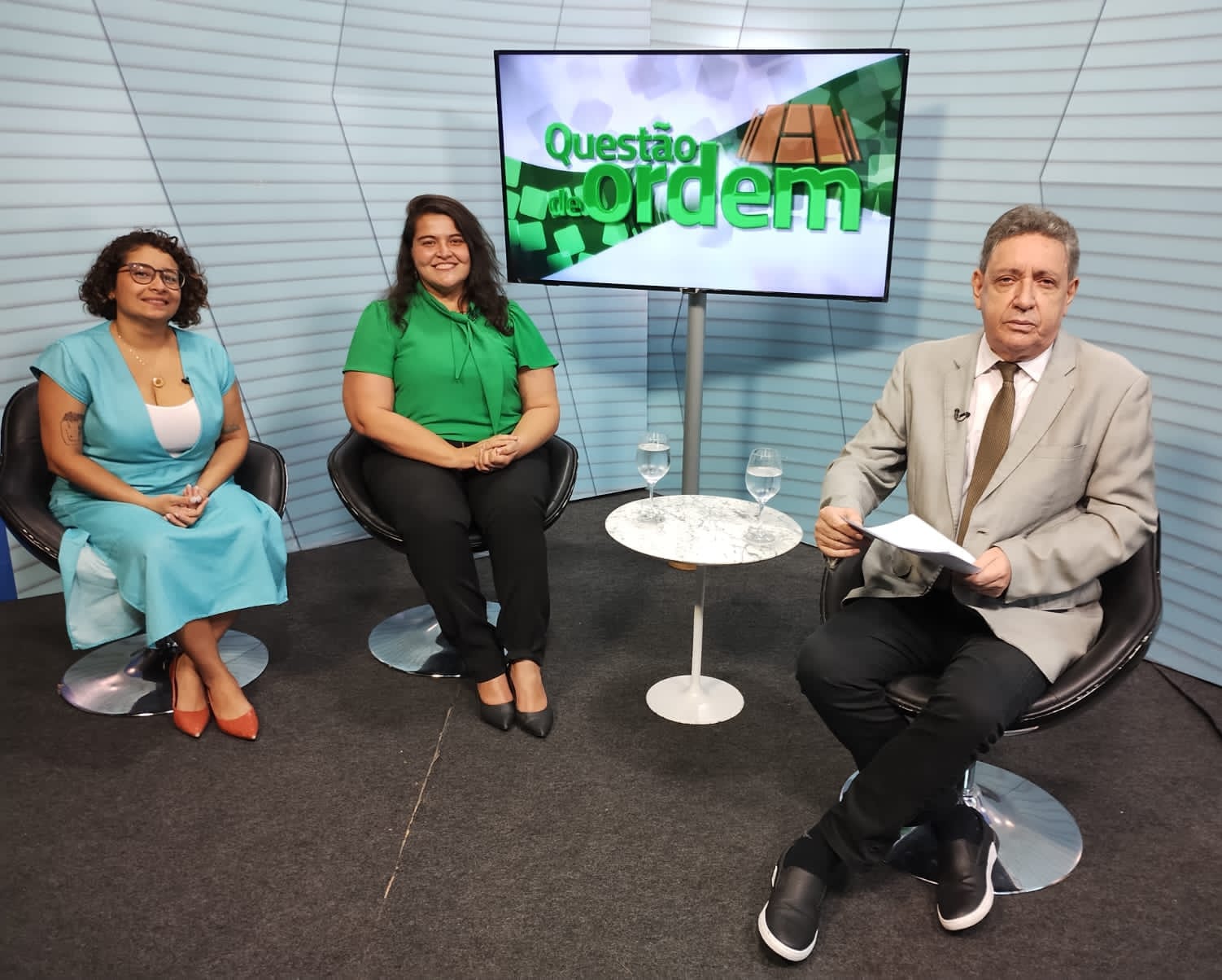 Professoras Tallita Tavares e Lidriana Pinheiro e jornalista Renato Abre