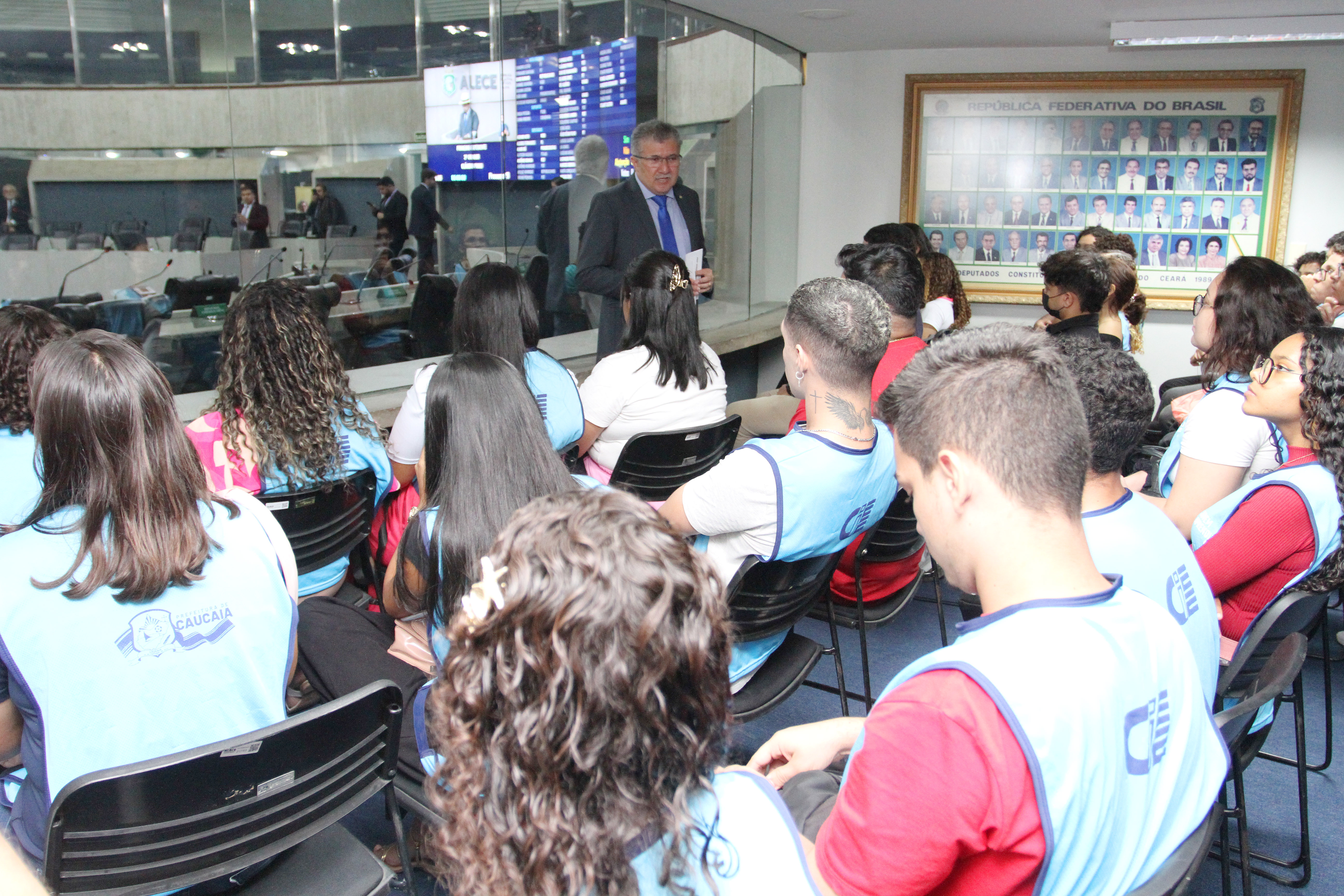 Deputado Antônio Henrique (PDT) recebe os alunos do Centro de Integração Empresa Escola (CIEE)