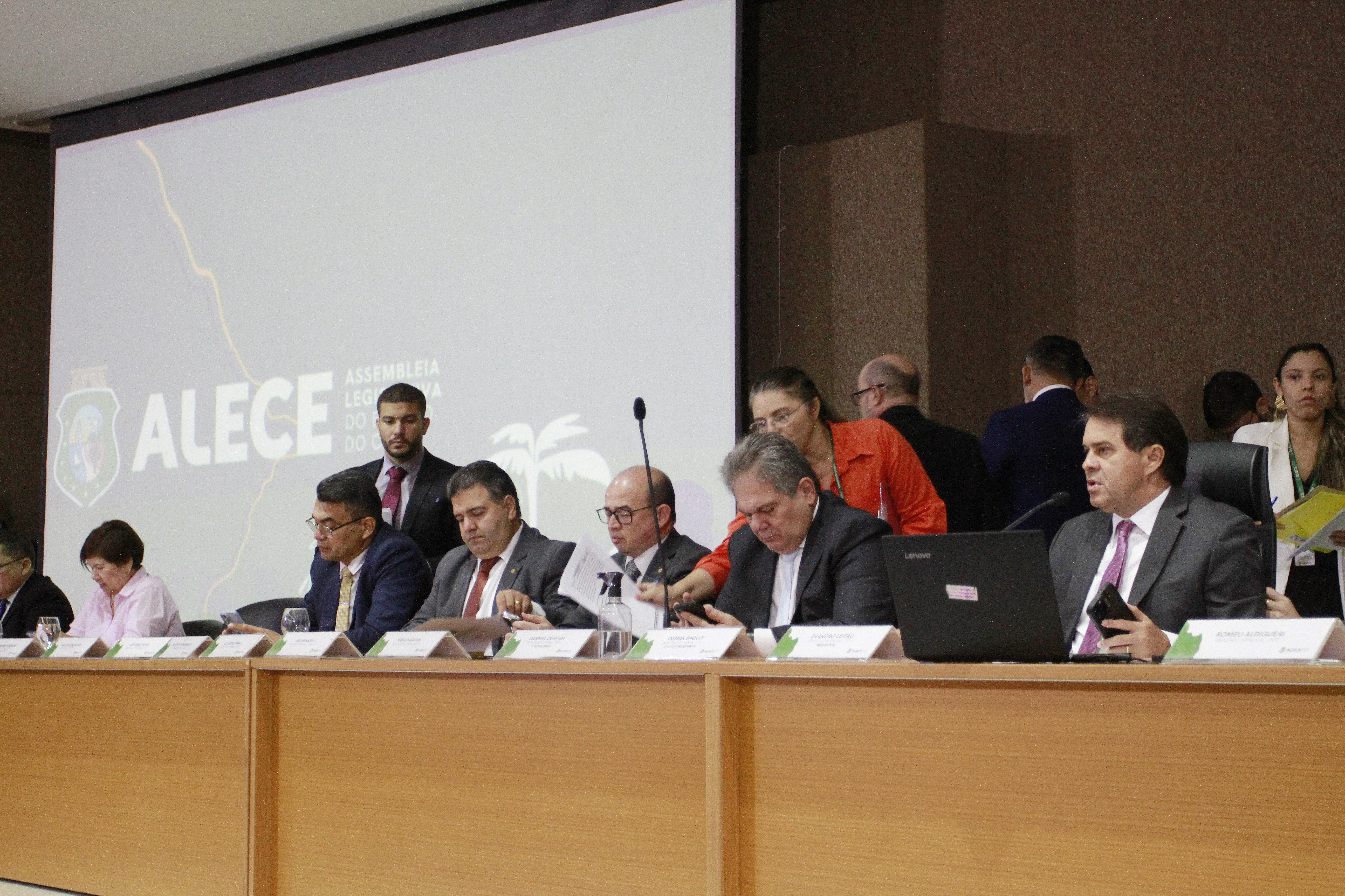 Leitura do expediente da sessão legislativa desta terça-feira