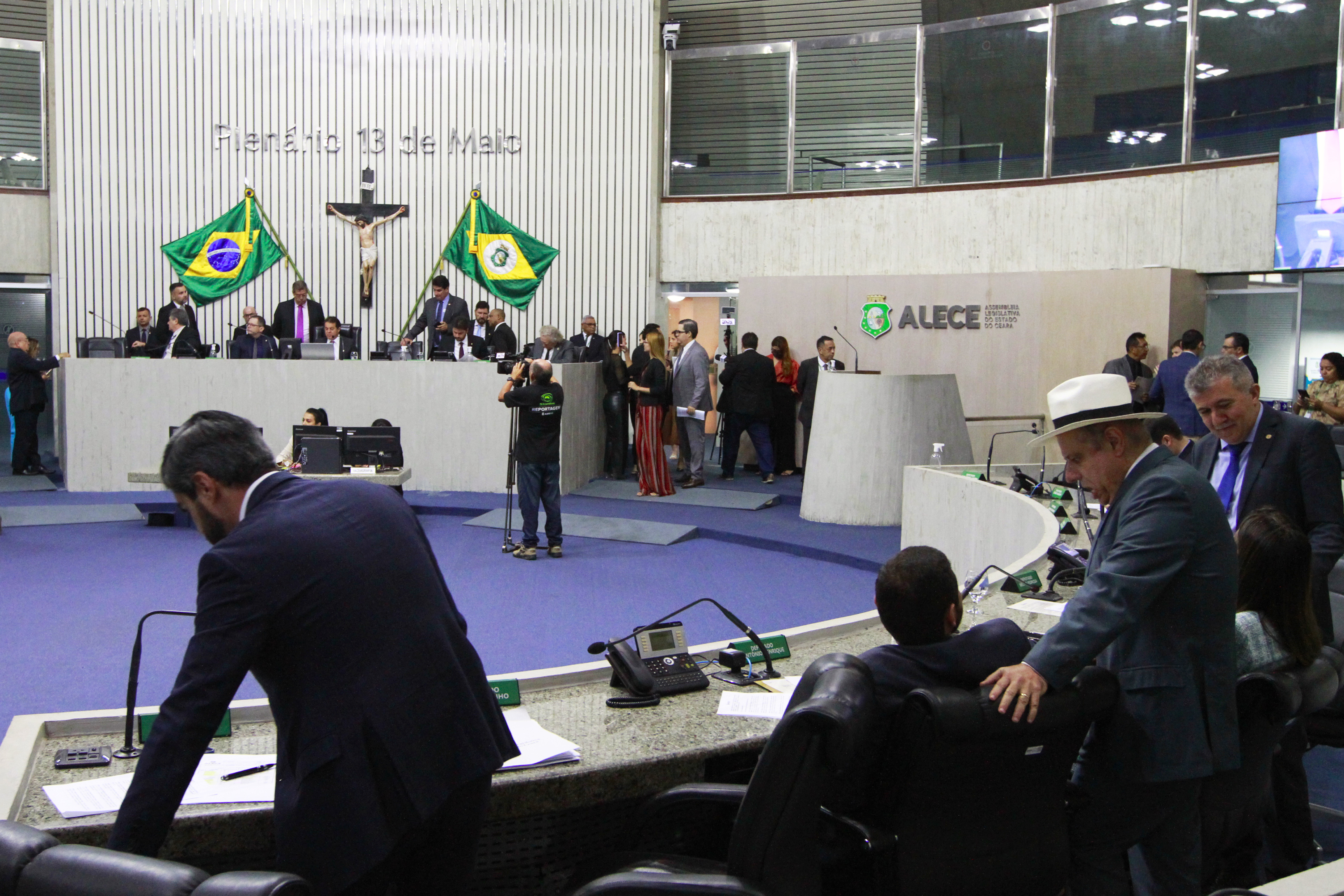 Alece realiza votação durante sessão legislativa desta quinta-feira