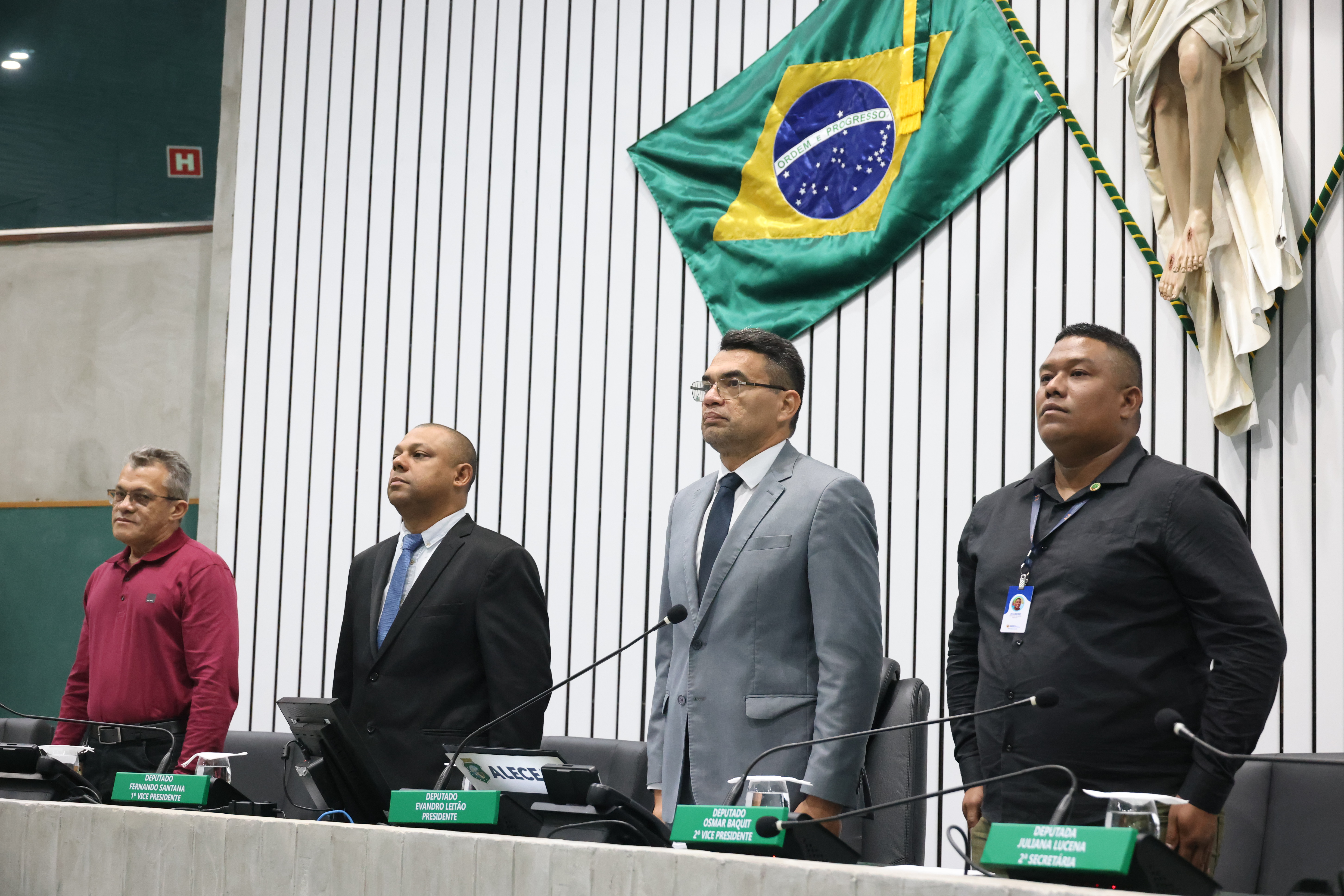 Sessão solene foi realizada no Plenário 13 de Maio