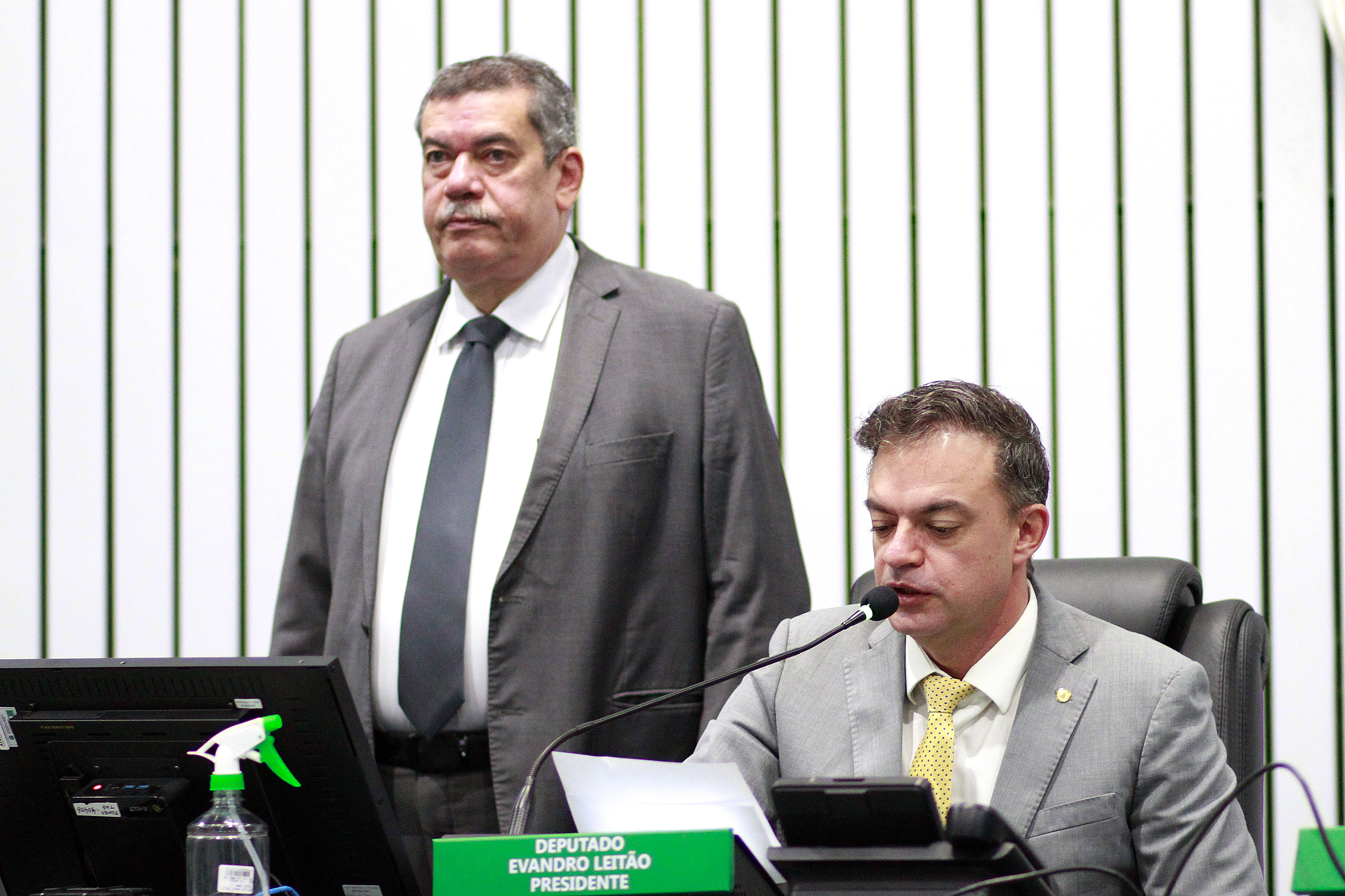 Leitura do expediente da sessão legislativa desta quinta-feira