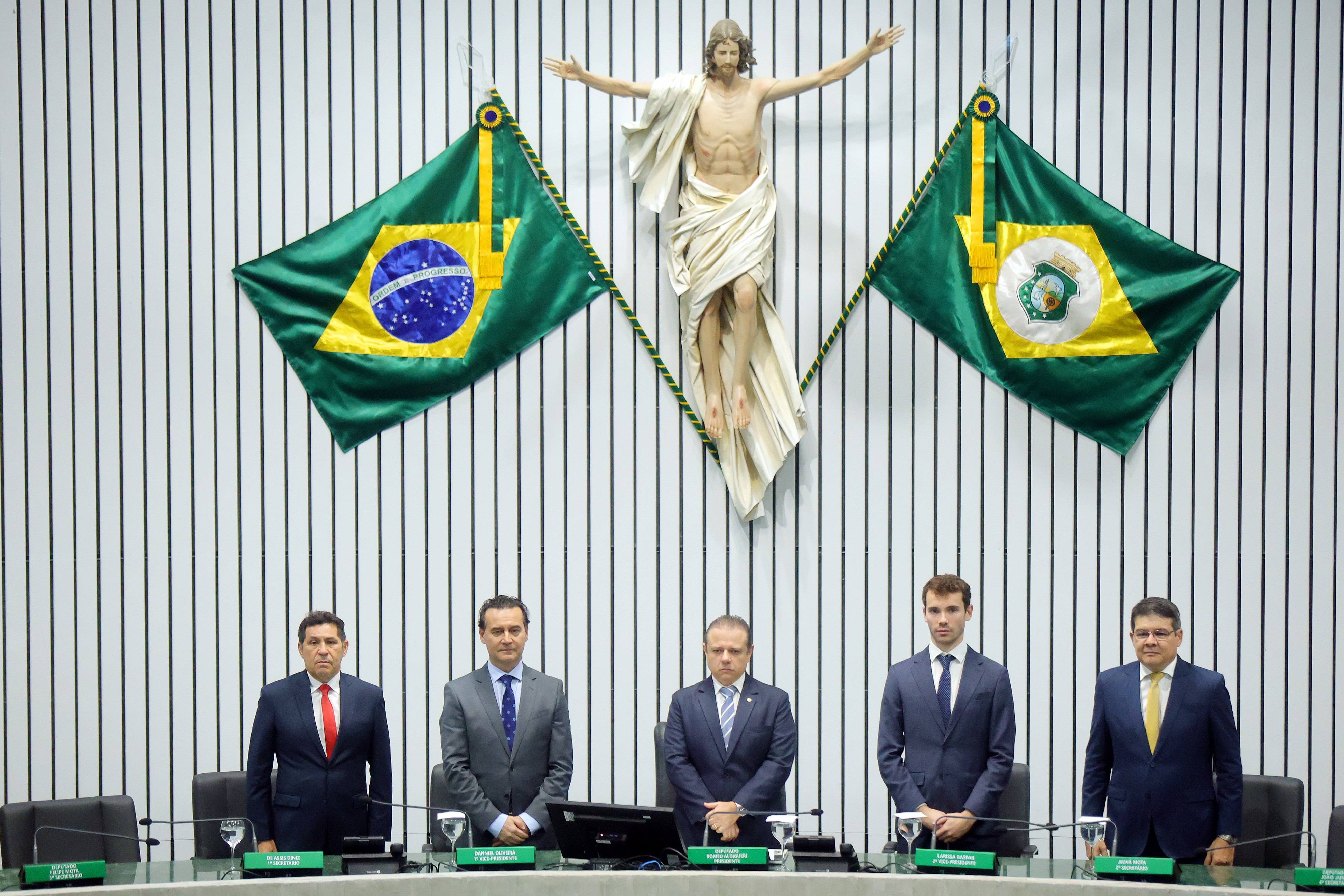 Sessão solene foi realizada no Plenário 13 de Maio