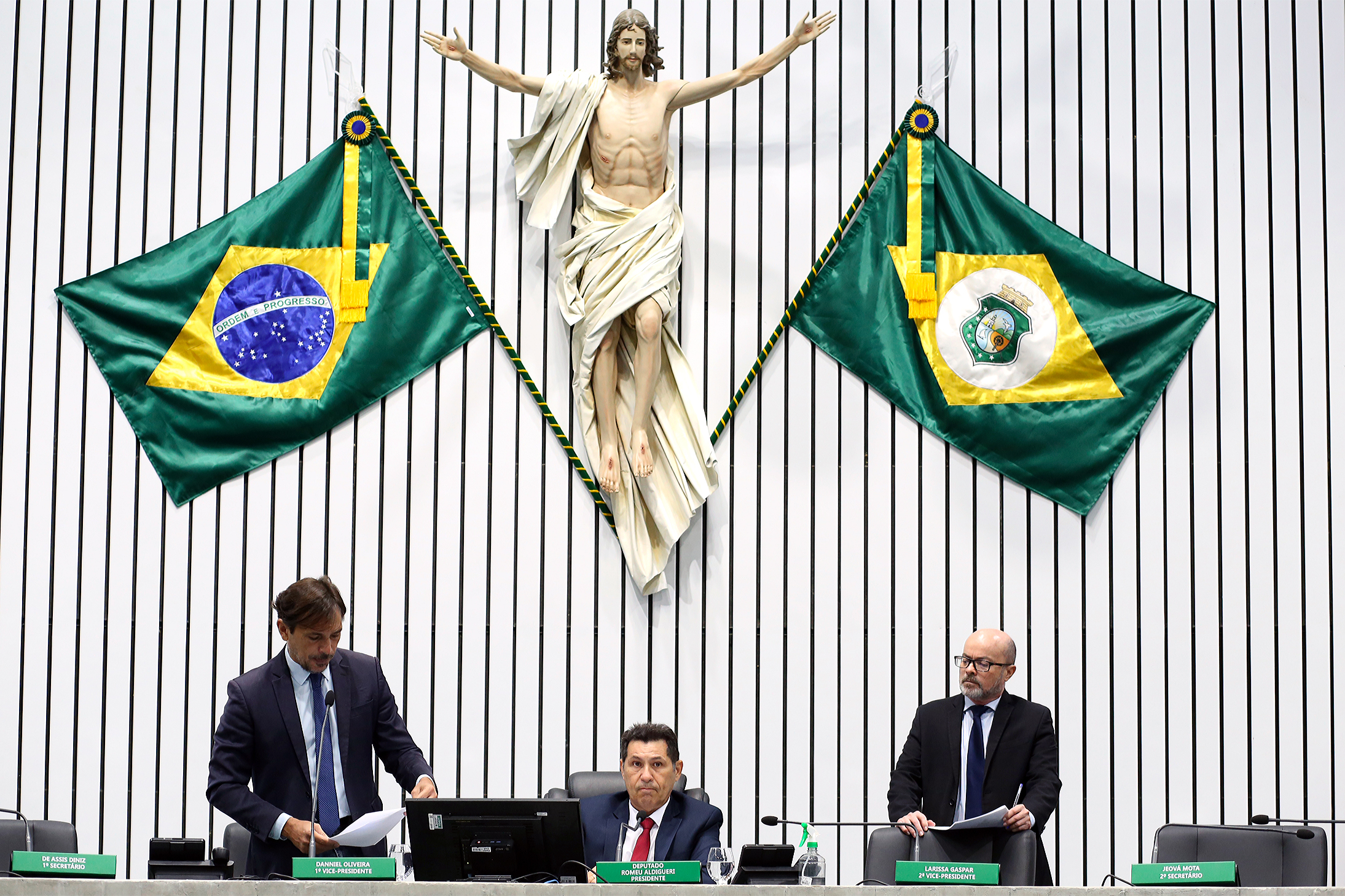 Deputado Guilherme Sampaio faz leitura do expediente da sessão legislativa desta quinta-feira