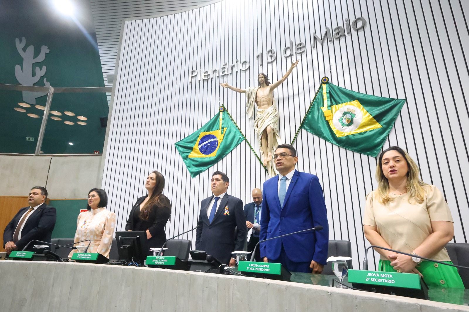 Sessão solene foi realizada no Plenário 13 de Maio