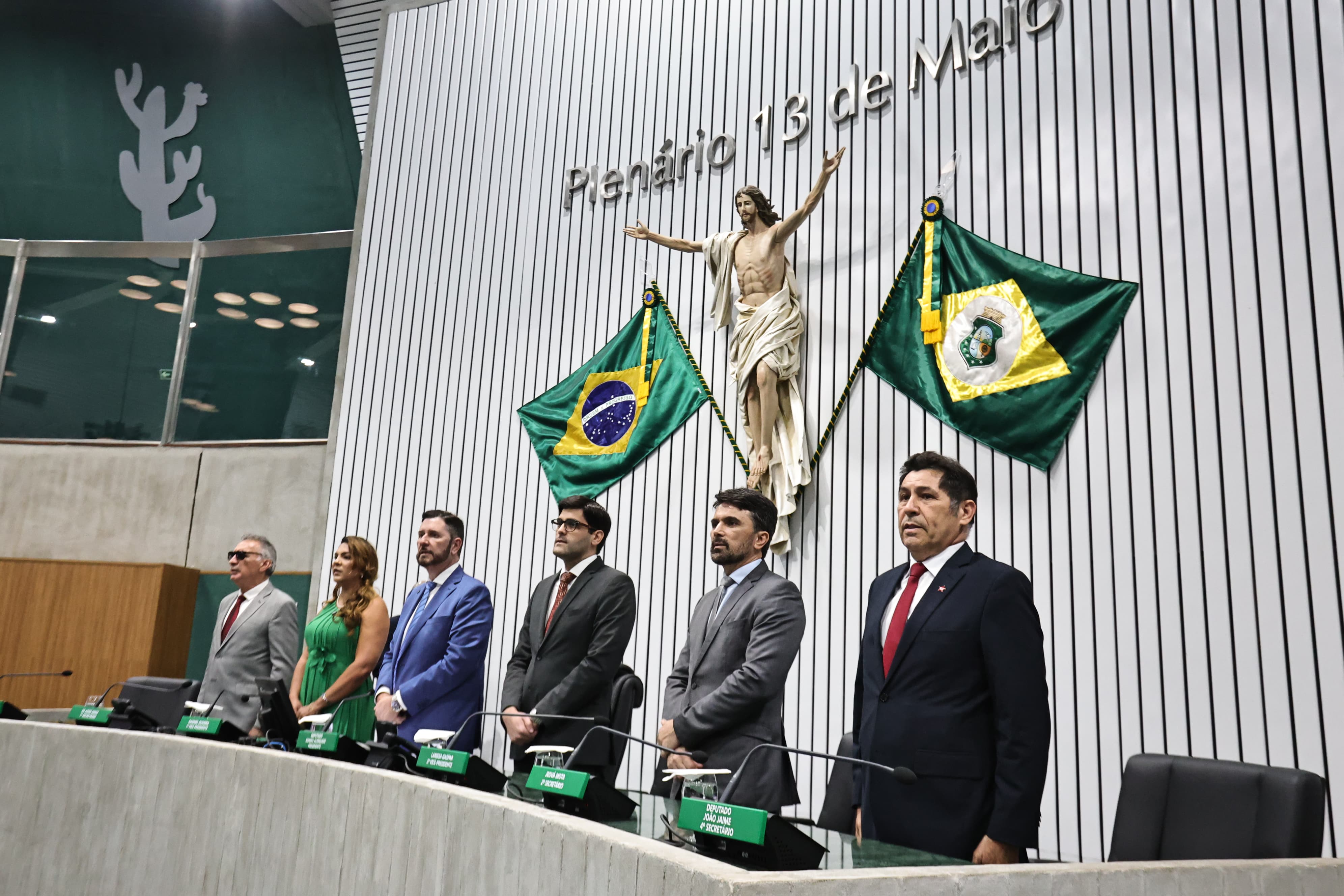 Sessão solene foi realizada no Plenário 13 de Maio