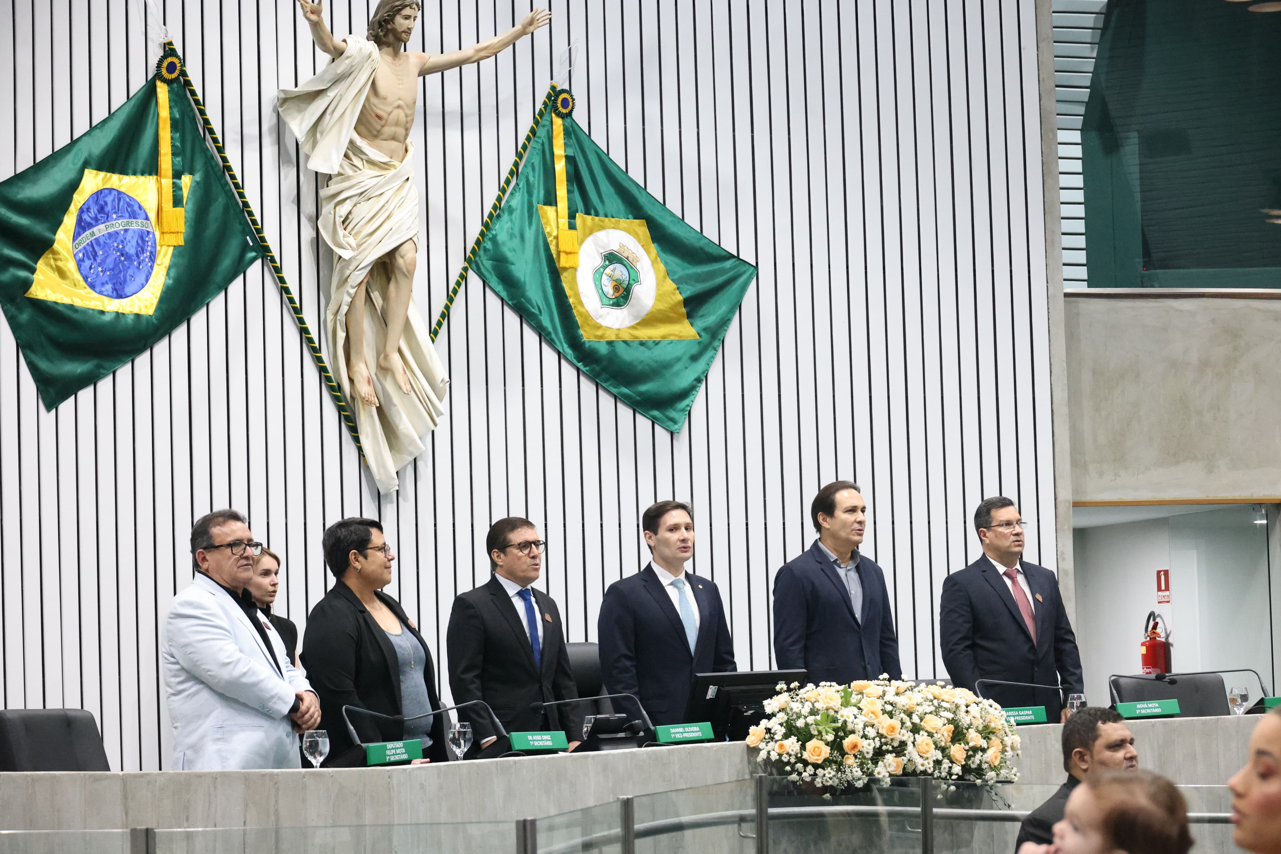 Sessão solene foi realizada no Plenário 13 de Maio