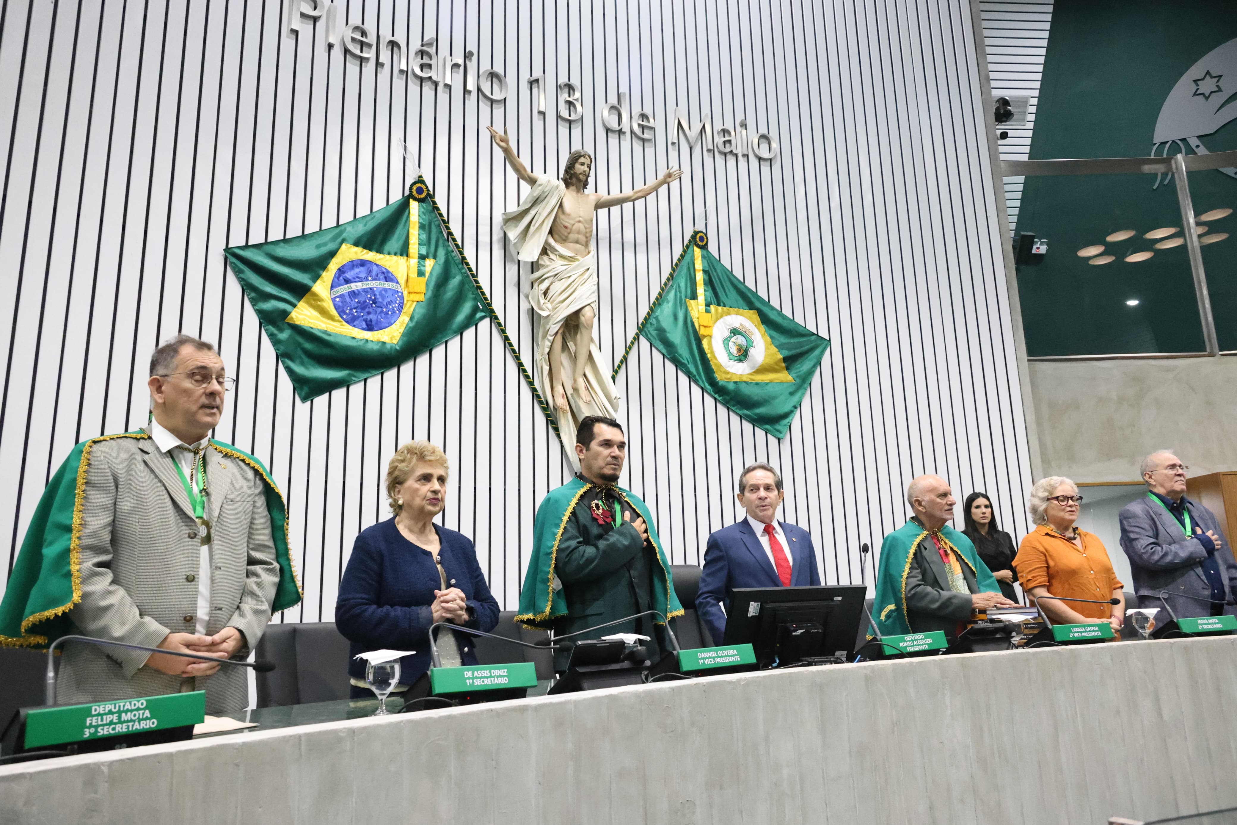 Sessão solene foi realizada no Plenário 13 de Maio