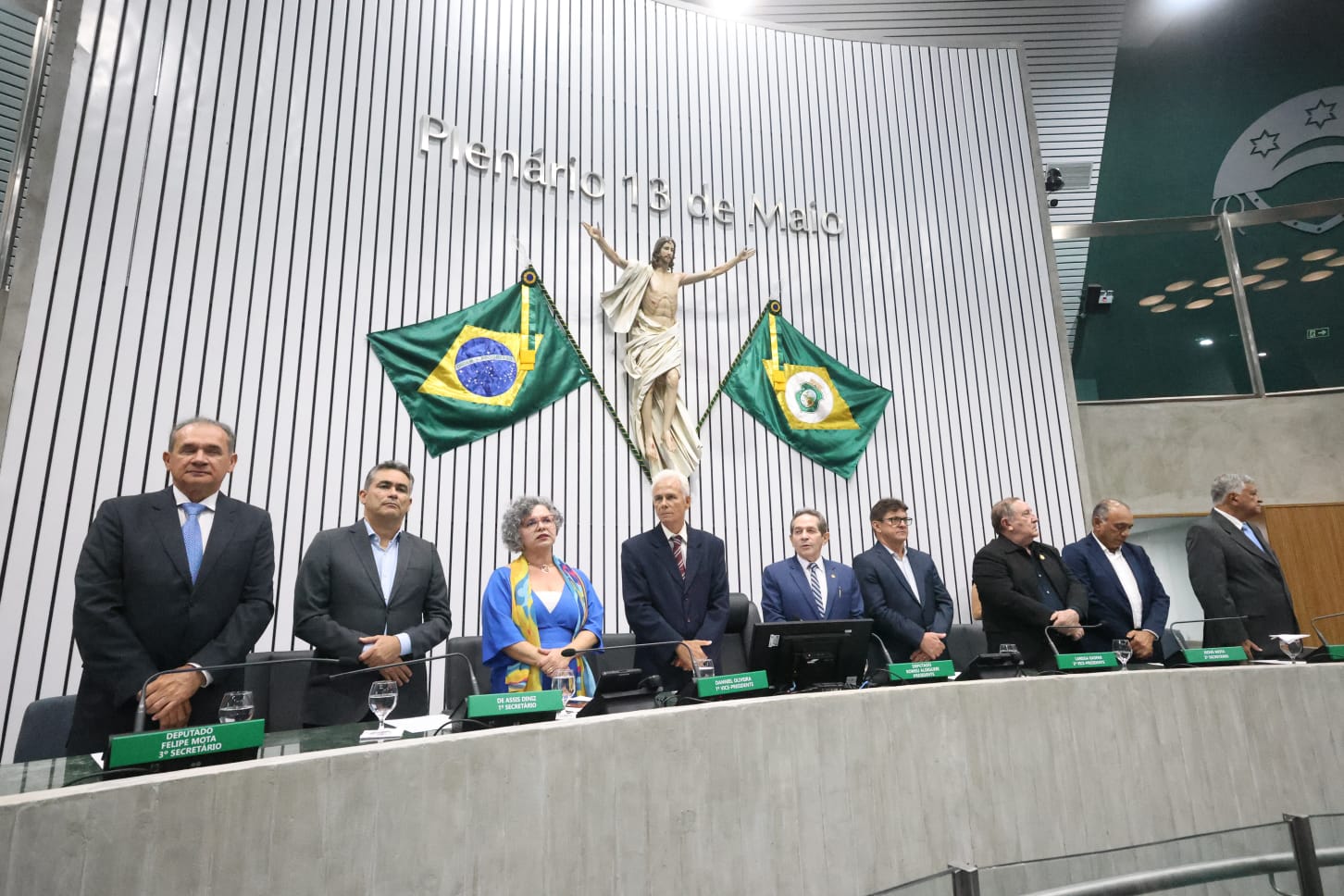 Sessão solene foi realizada no Plenário 13 de Maio