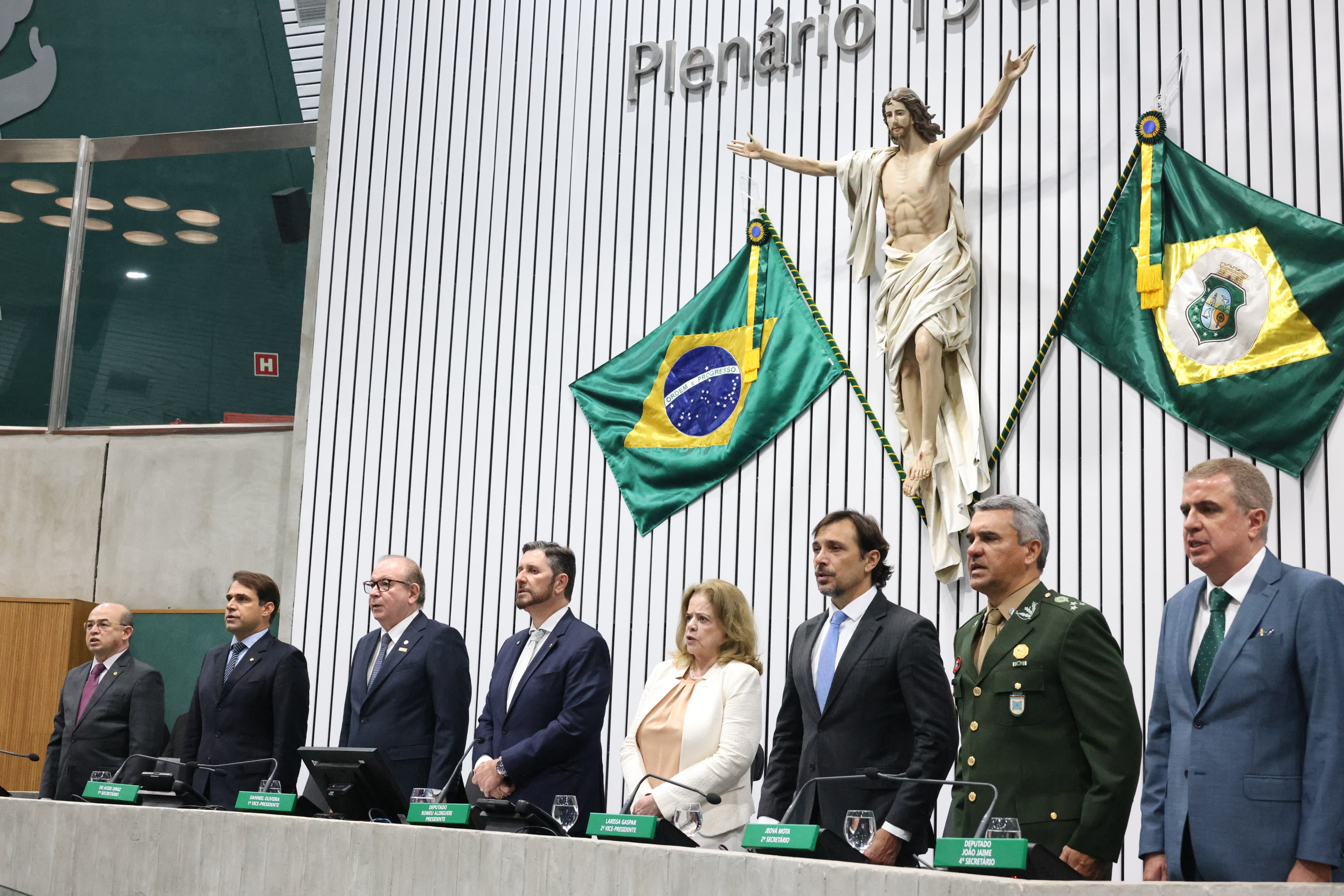 Sessão solene foi realizada no Plenário 13 de Maio