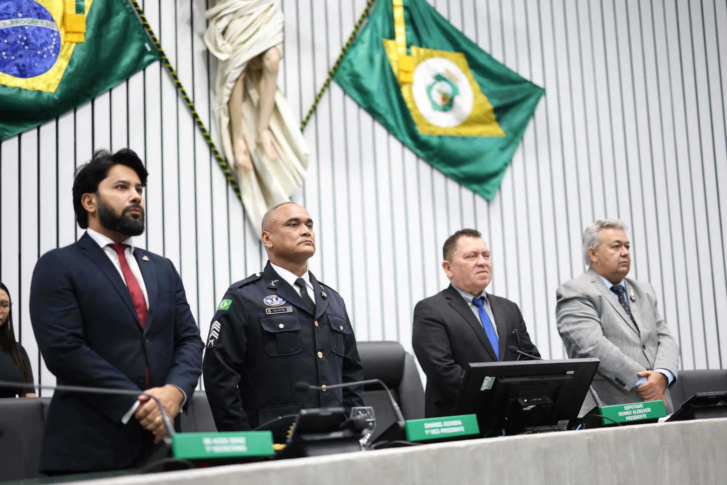 Sessão solene foi realizada no Plenário 13 de Maio