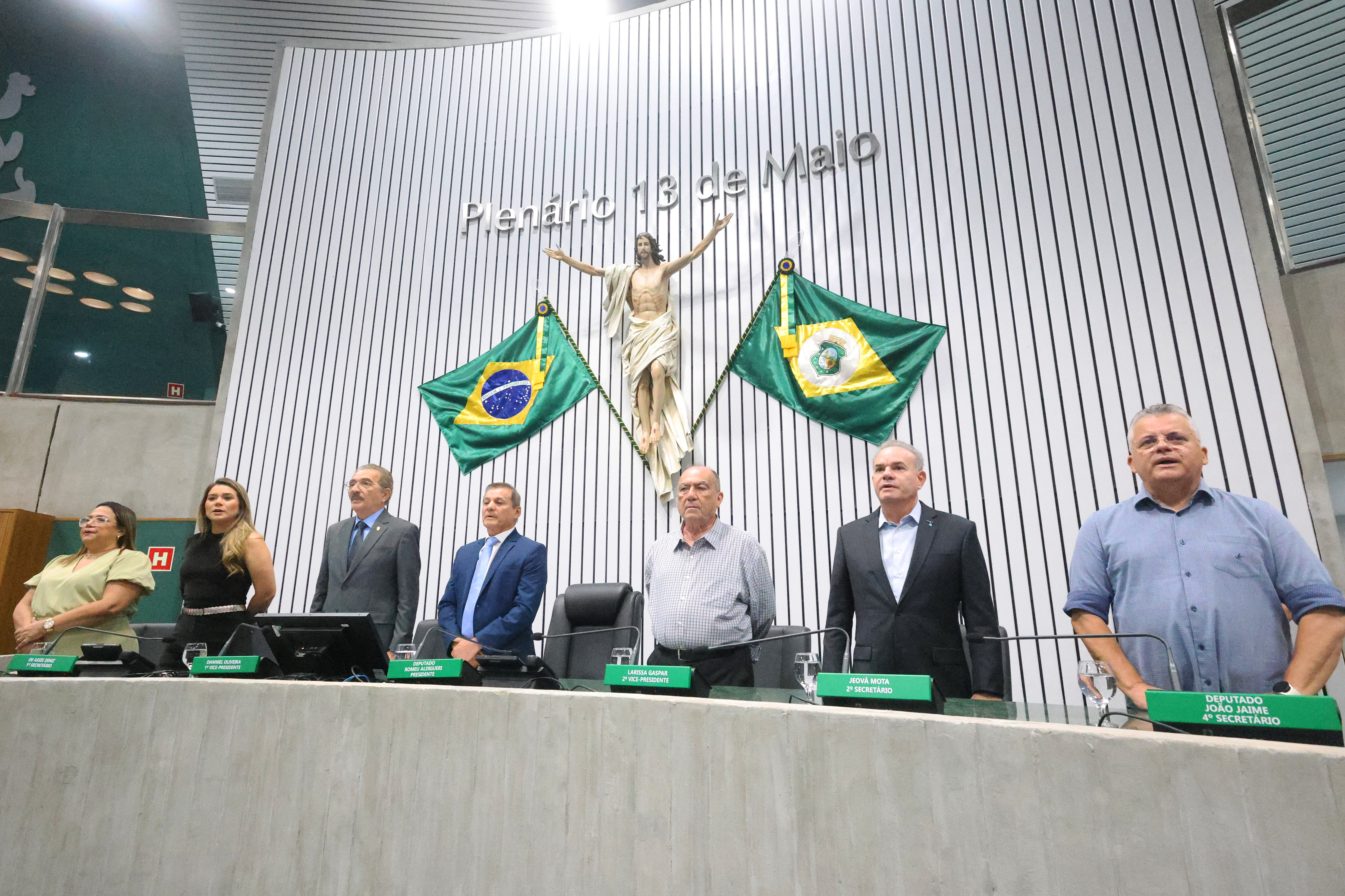 Sessão solene foi realizada no Plenário 13 de Maio