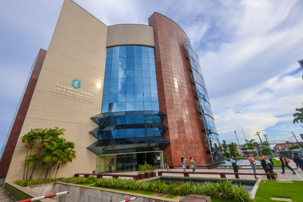 Inesp fica localizado no Edifício Deputado Euclides Ferreira Gomes (anexo II da Alece)