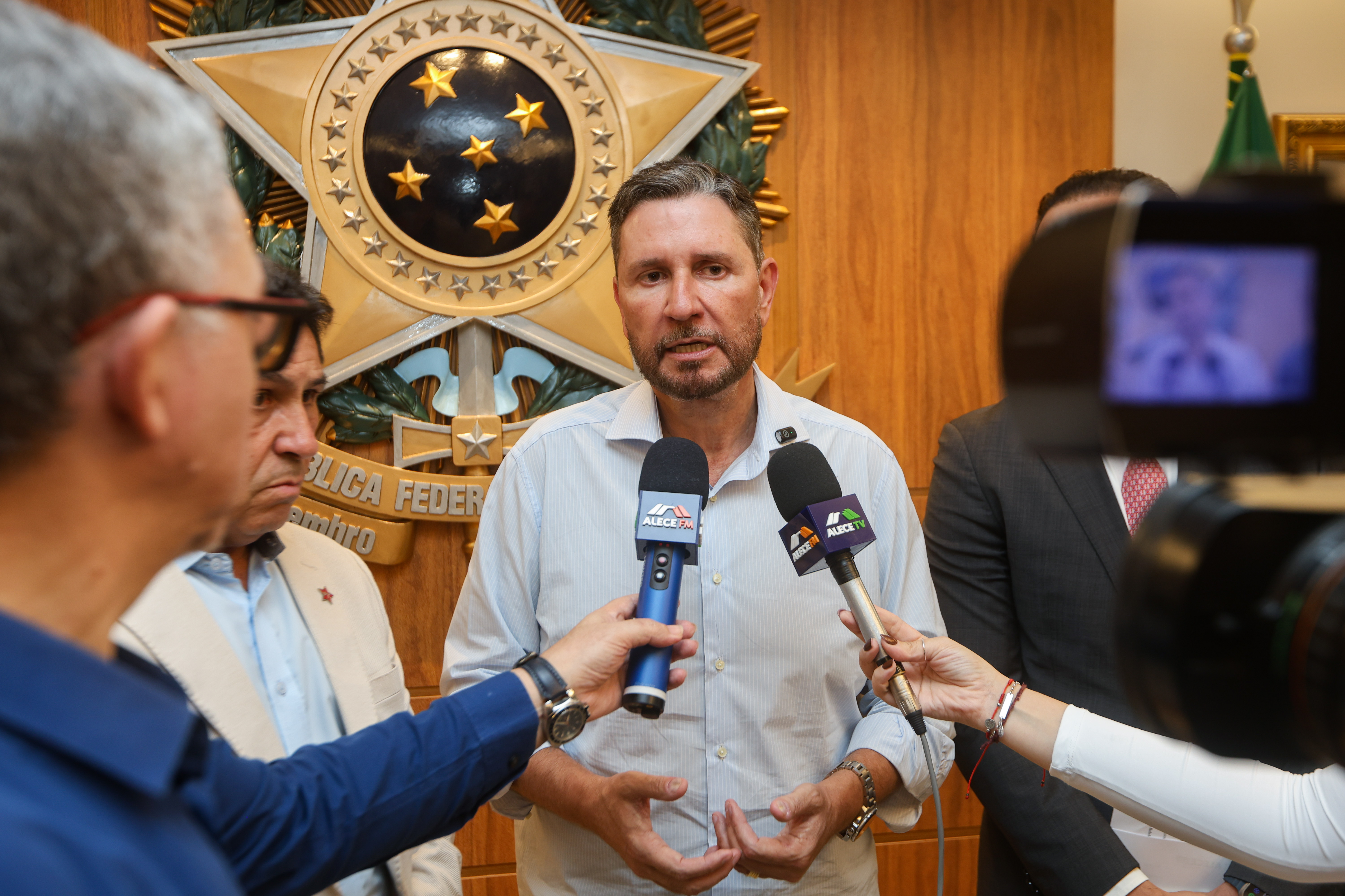 Presidente da Alece, deputado Romeu Aldigueri (PSB), em entrevista após reunião da Mesa Diretora