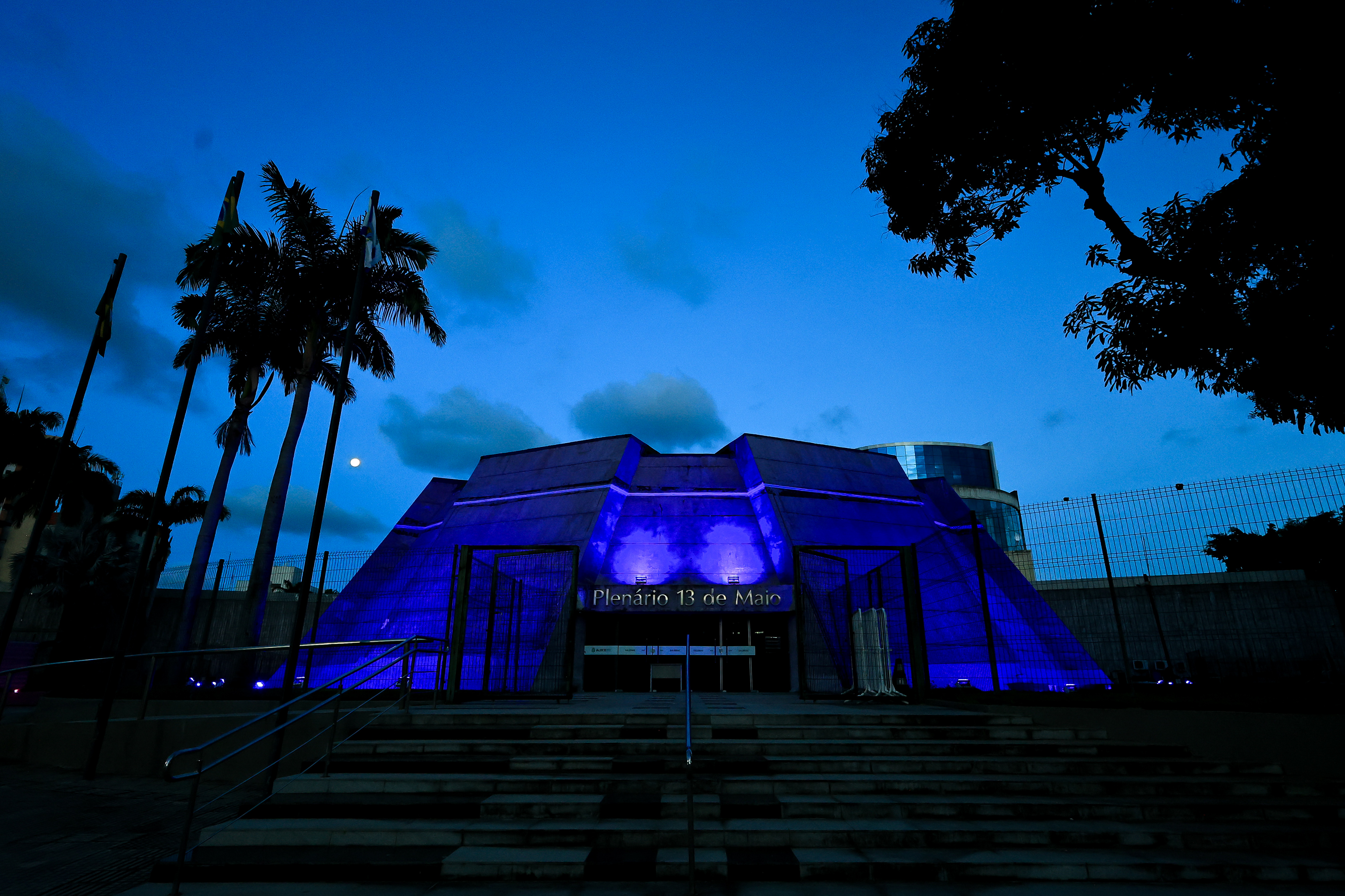 Durante o mês de abril, o Parlamento afirma seu compromisso com a inclusão, o respeito e a visibilidade das pessoas com autismo