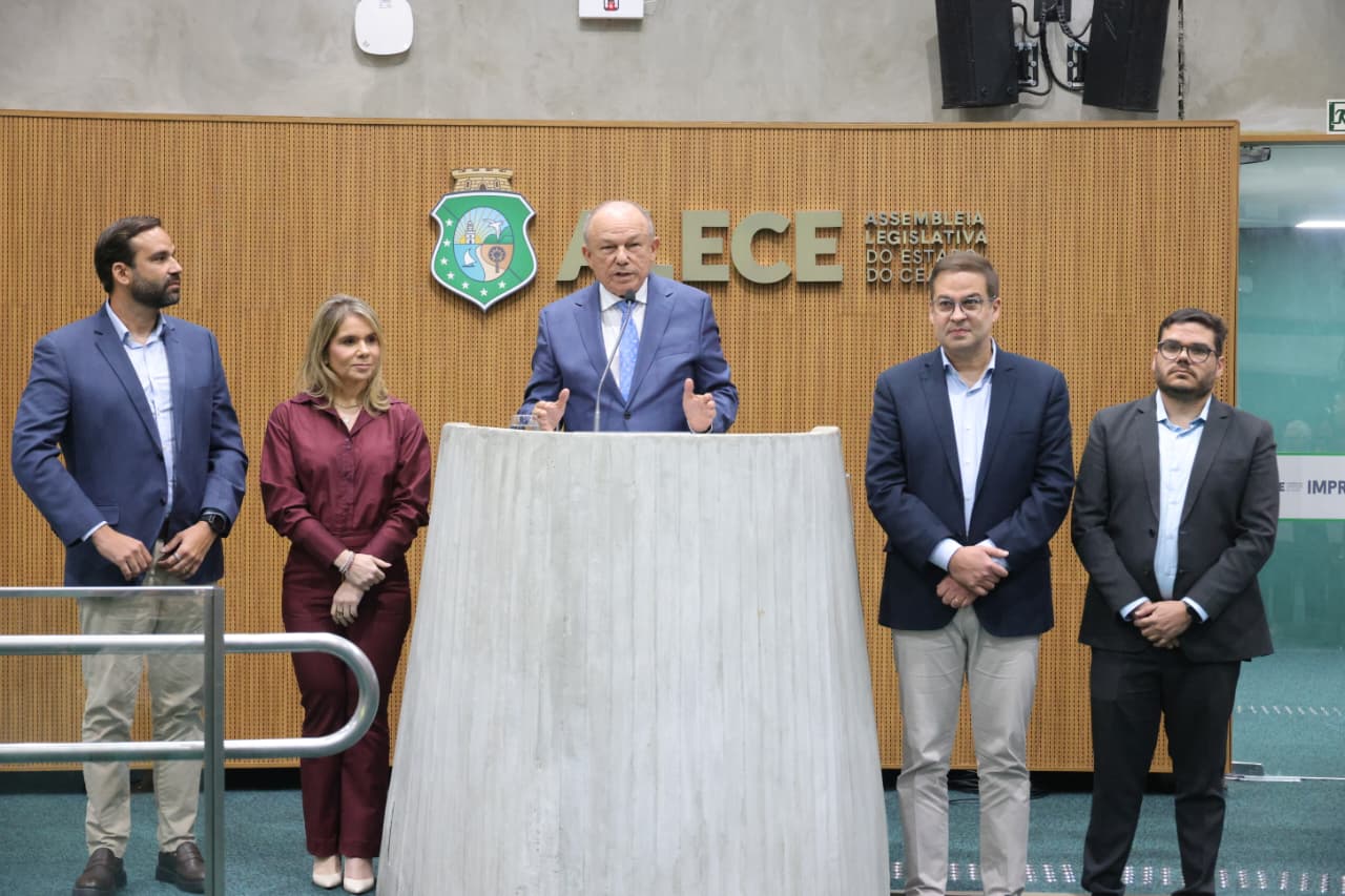 Empresário Honório Pinheiro é homenageado pelos 35 anos da rede Supermercados Pinheiro