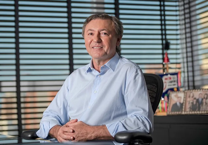 Alece entrega Título de Cidadão Cearense ao empresário Maurício Filizola