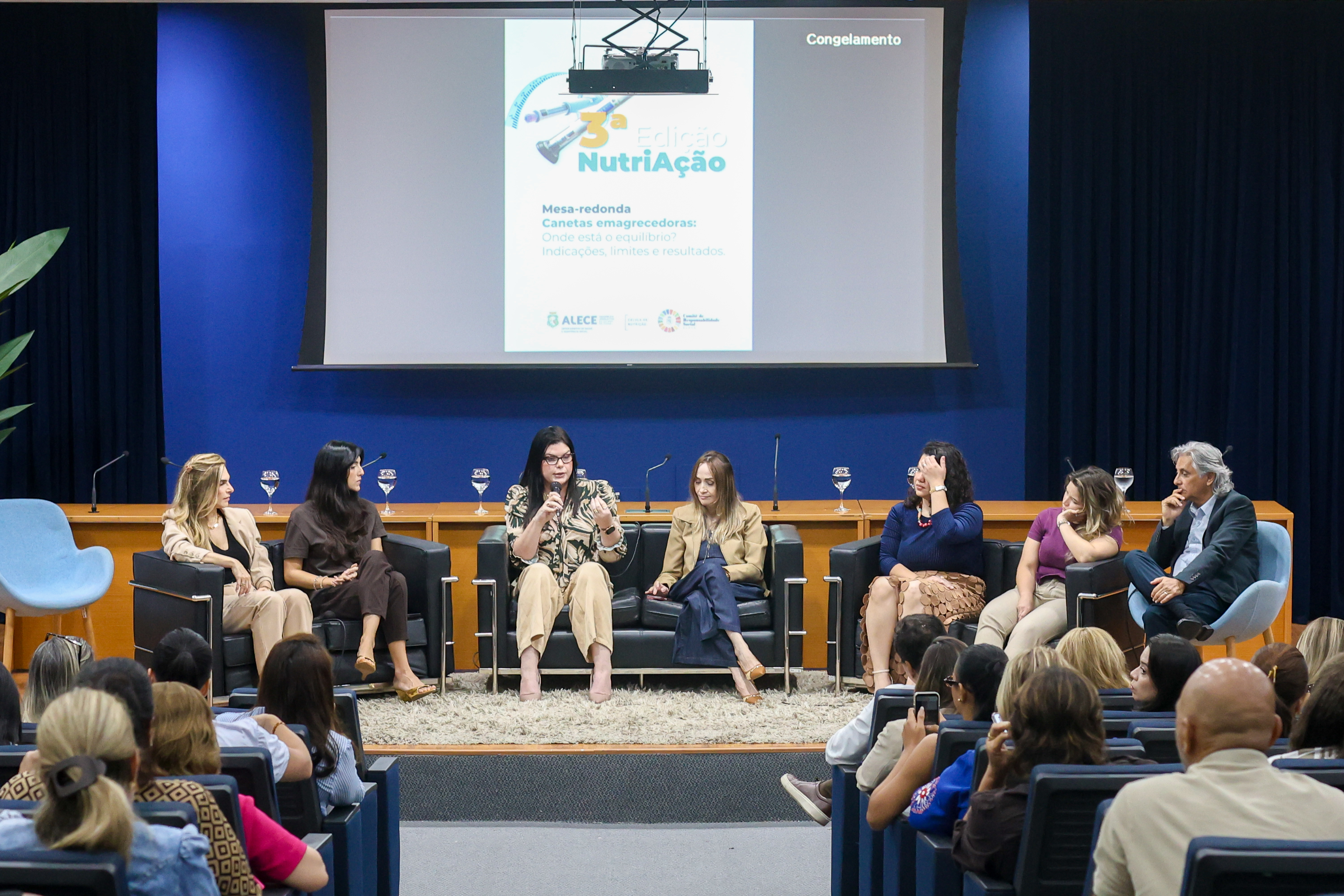 A 3ª edição do evento reuniu especialistas na área da saúde para debater os riscos da automedicação e os cuidados com o corpo