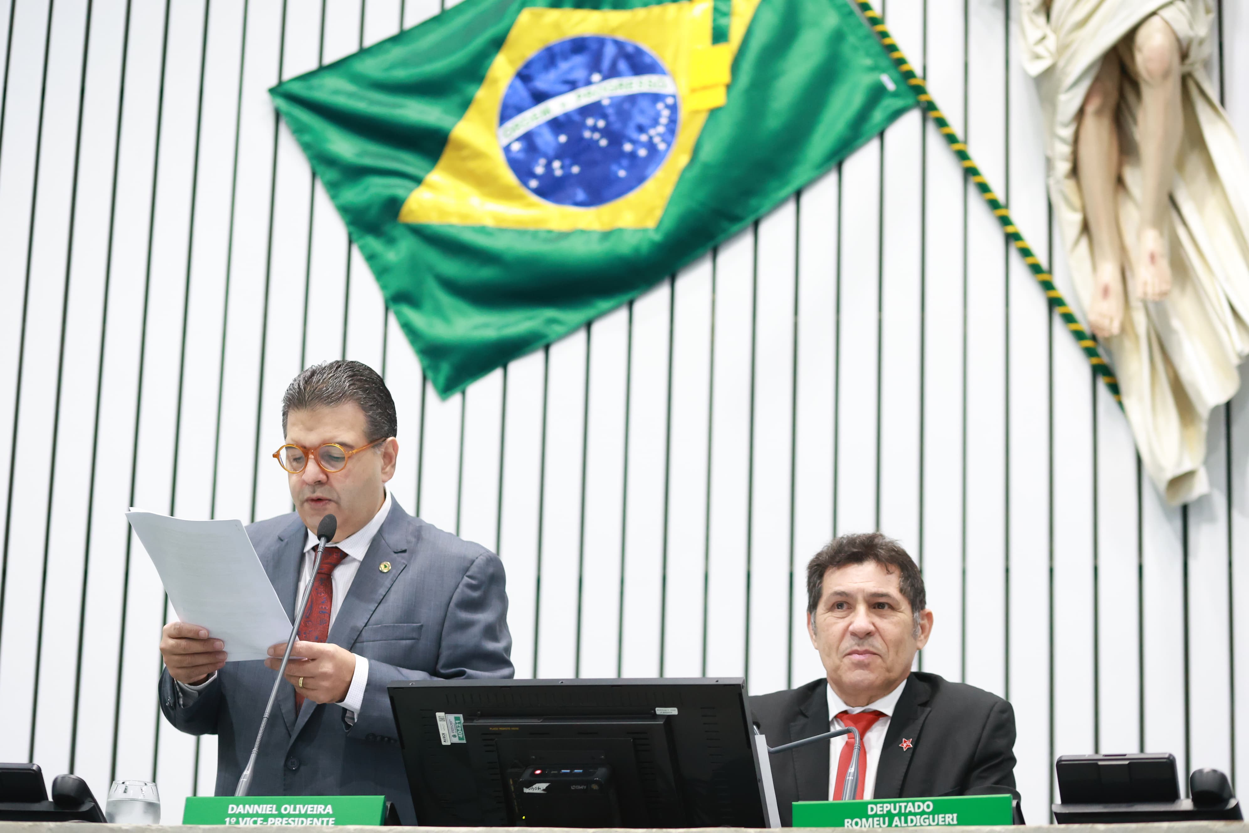 A leitura das proposições foi realizada pelo deputado Felipe Mota (PSDB)