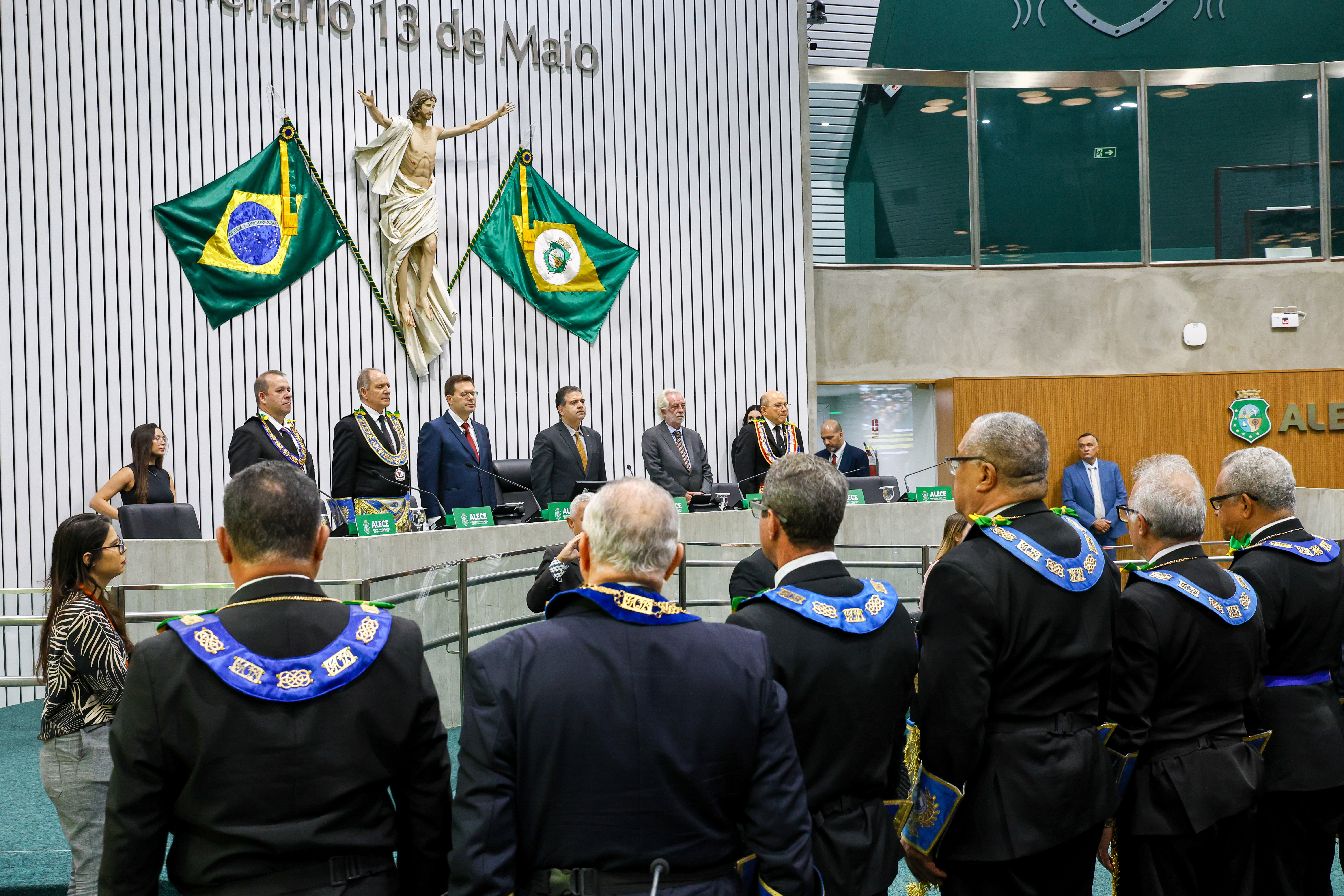 Sessão solene foi realizada no Plenário 13 de Maio