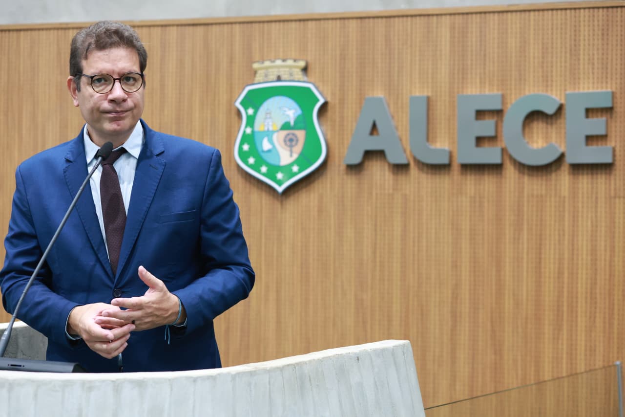 Renato Roseno alerta para altos índices de evasão no ensino superior do Ceará