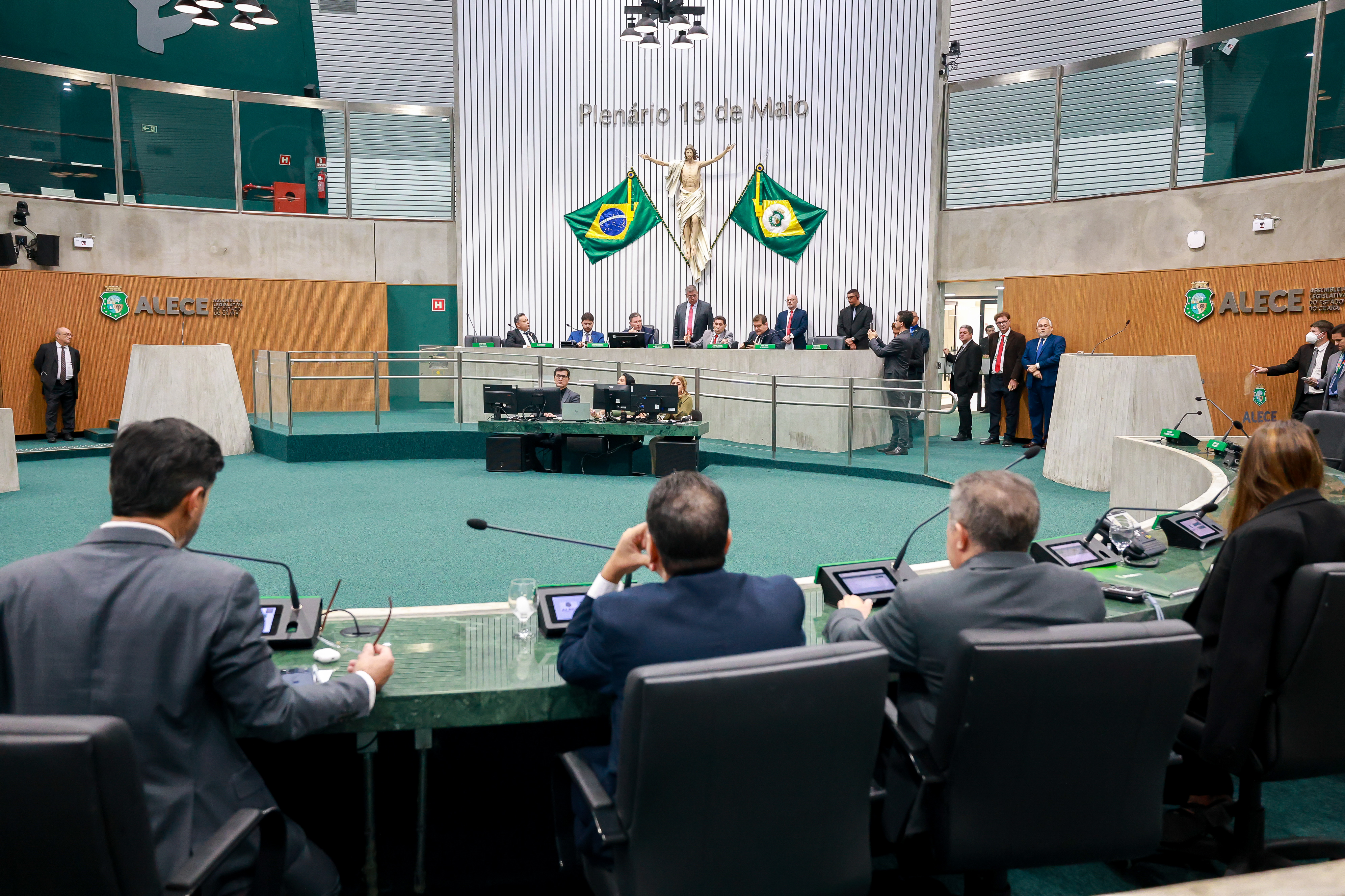 Deputados debatem déficit no Corpo de Bombeiros e violência política de gênero