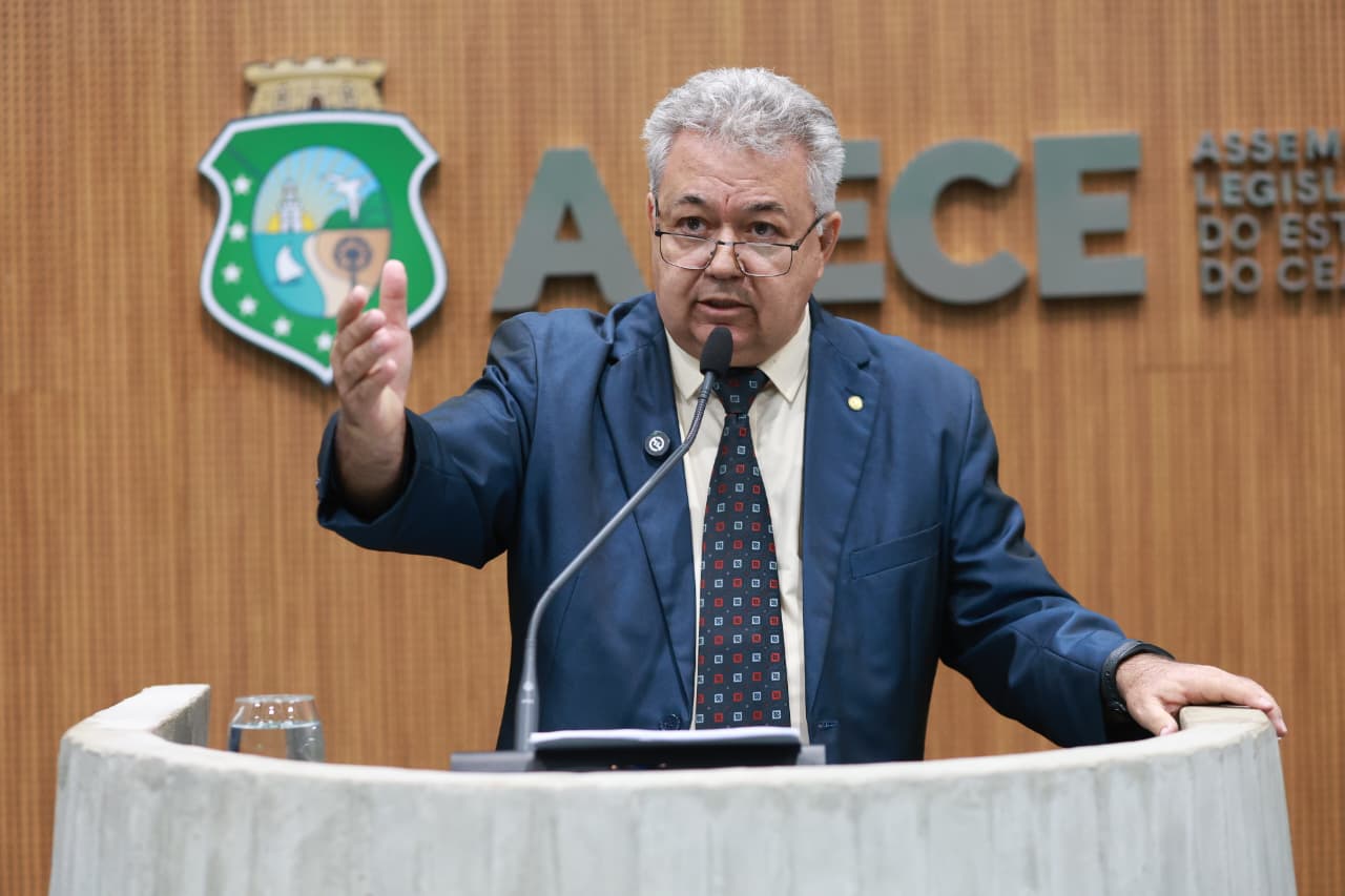 Tomaz Holanda destaca investimentos na educação pública e conquistas de alunos
