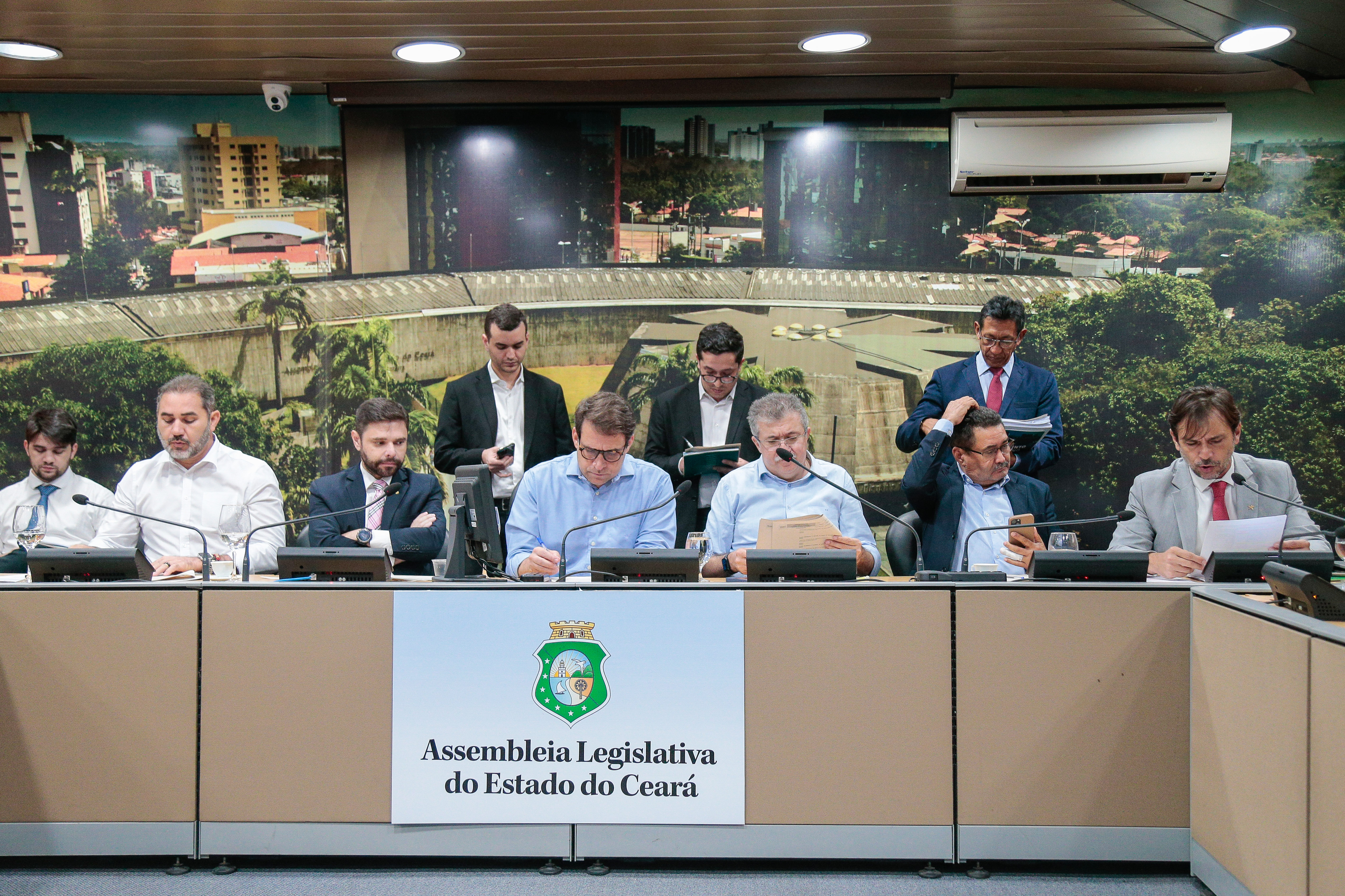 CCJR aprova novo Código de Ética e Decoro Parlamentar e outros 23 projetos