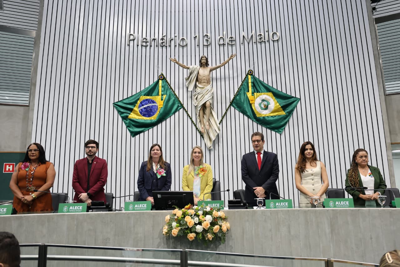 Sessão solene foi realizada no Plenário 13 de Maio