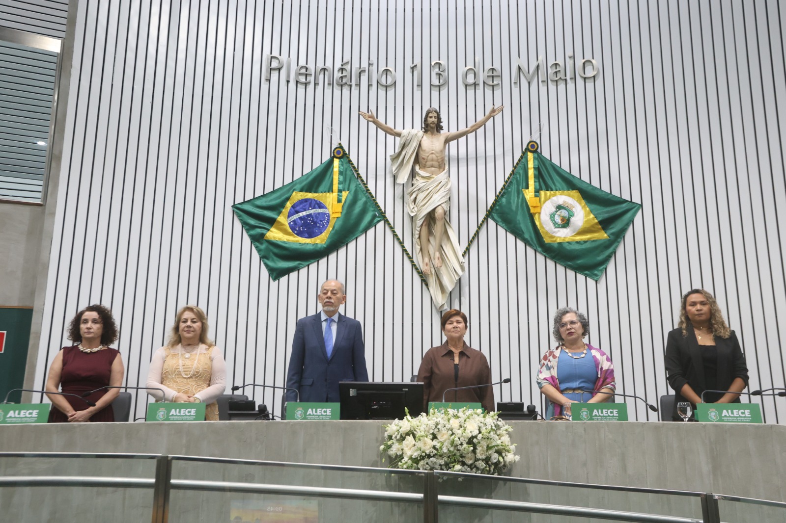 Alece destaca protagonismo feminino em homenagem a mulheres engenheiras