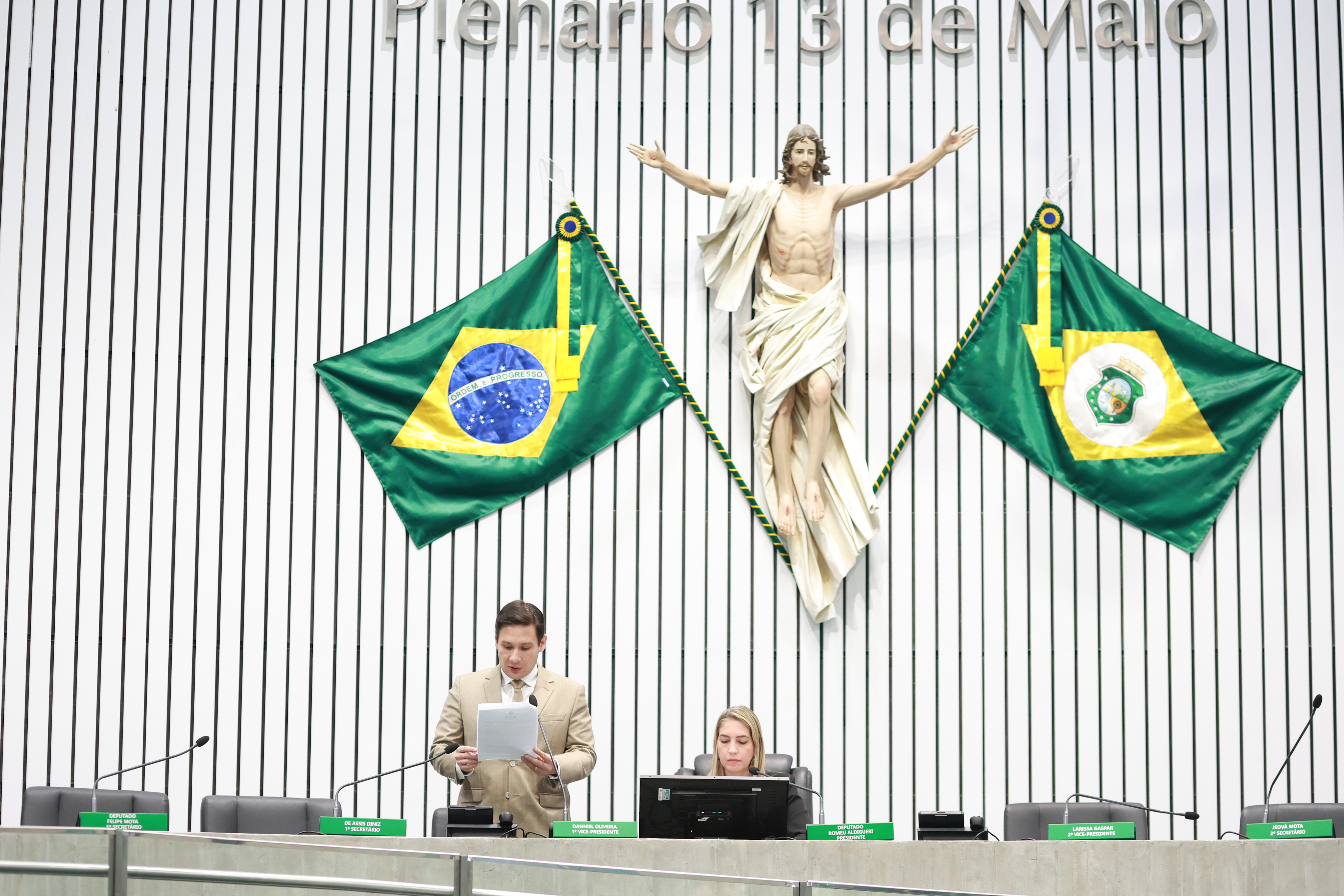 Alece dá início à tramitação de 17 novas proposições de parlamentares nesta terça
