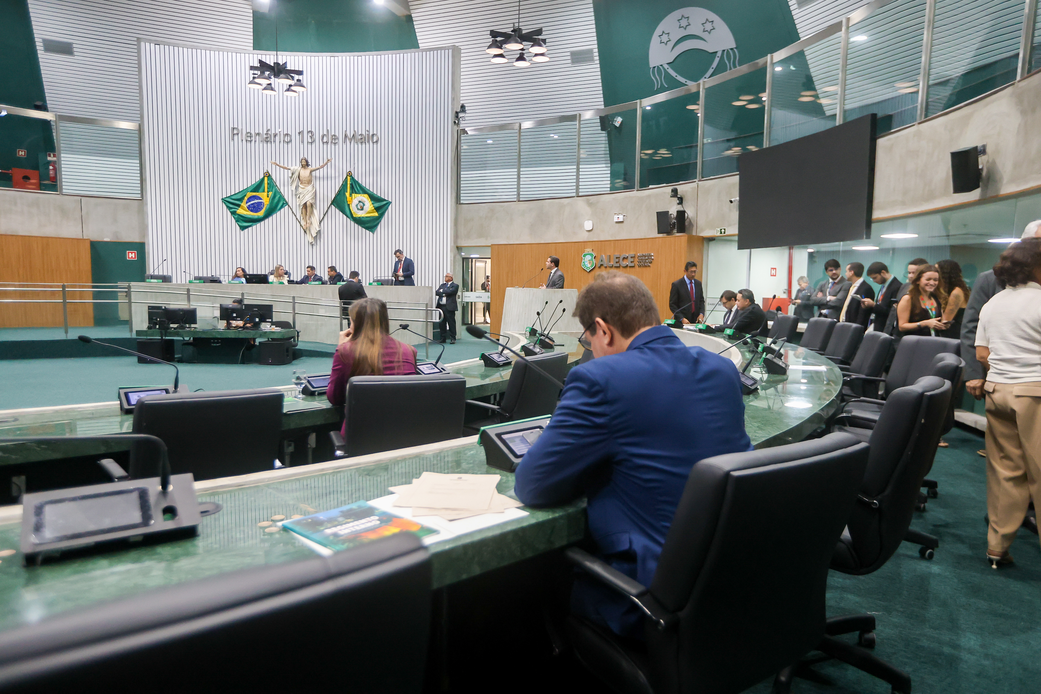 Alece aprova quatro projetos do Executivo e 11 de parlamentares nesta quinta-feira