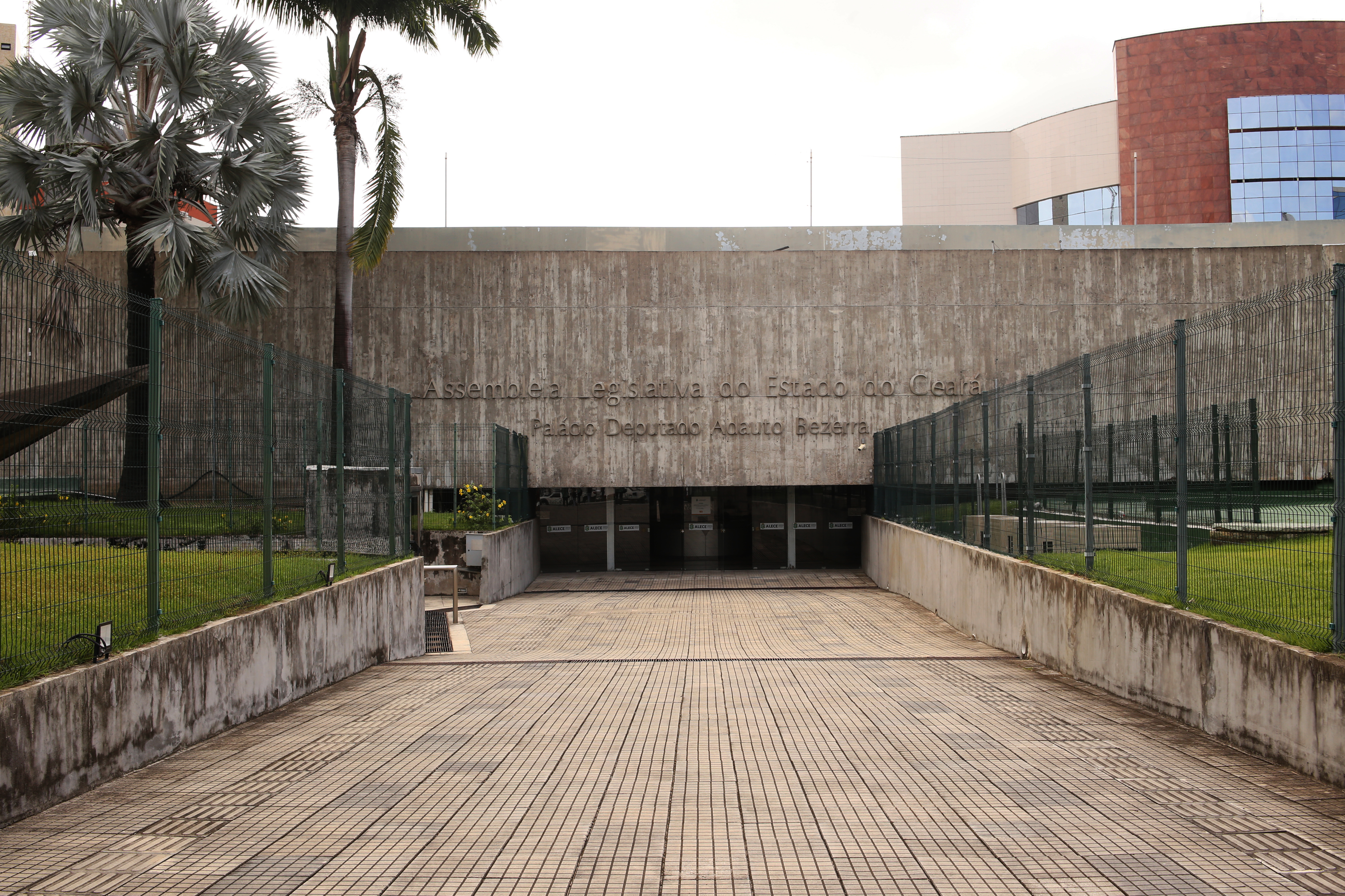 Assembleia concede Título de Cidadão Cearense ao professor Anízio Santos de Melo