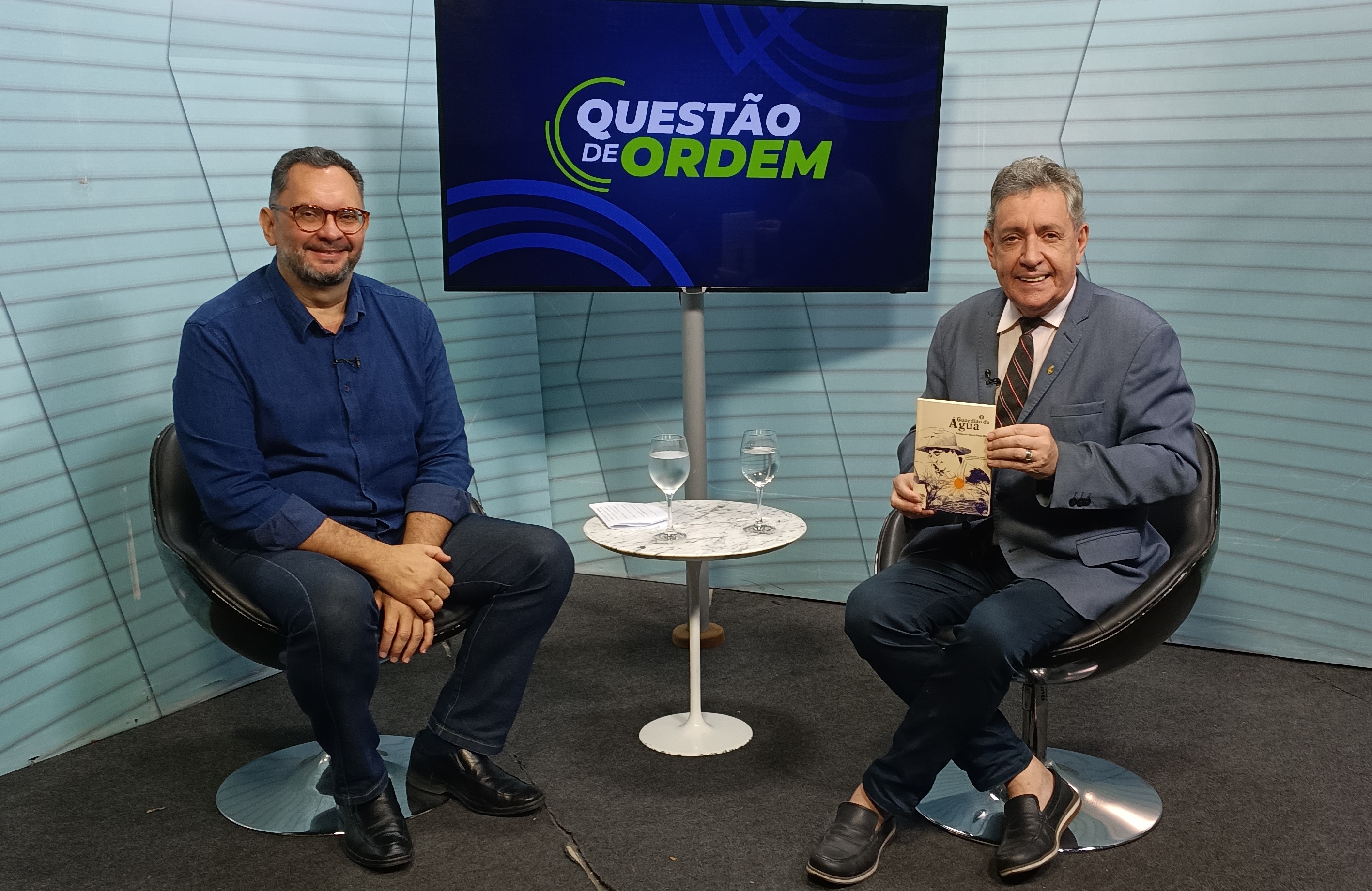 Livro que homenageia professor da UFC Assis Filho é destaque no Questão de Ordem