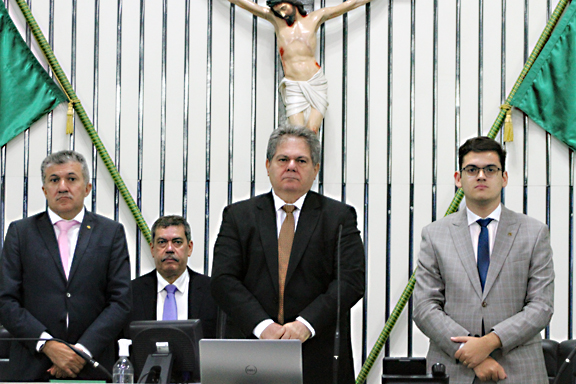 Minuto de silêncio pelo falecimento de Maria Glaucia de Andrade, mãe do deputado João Jaime