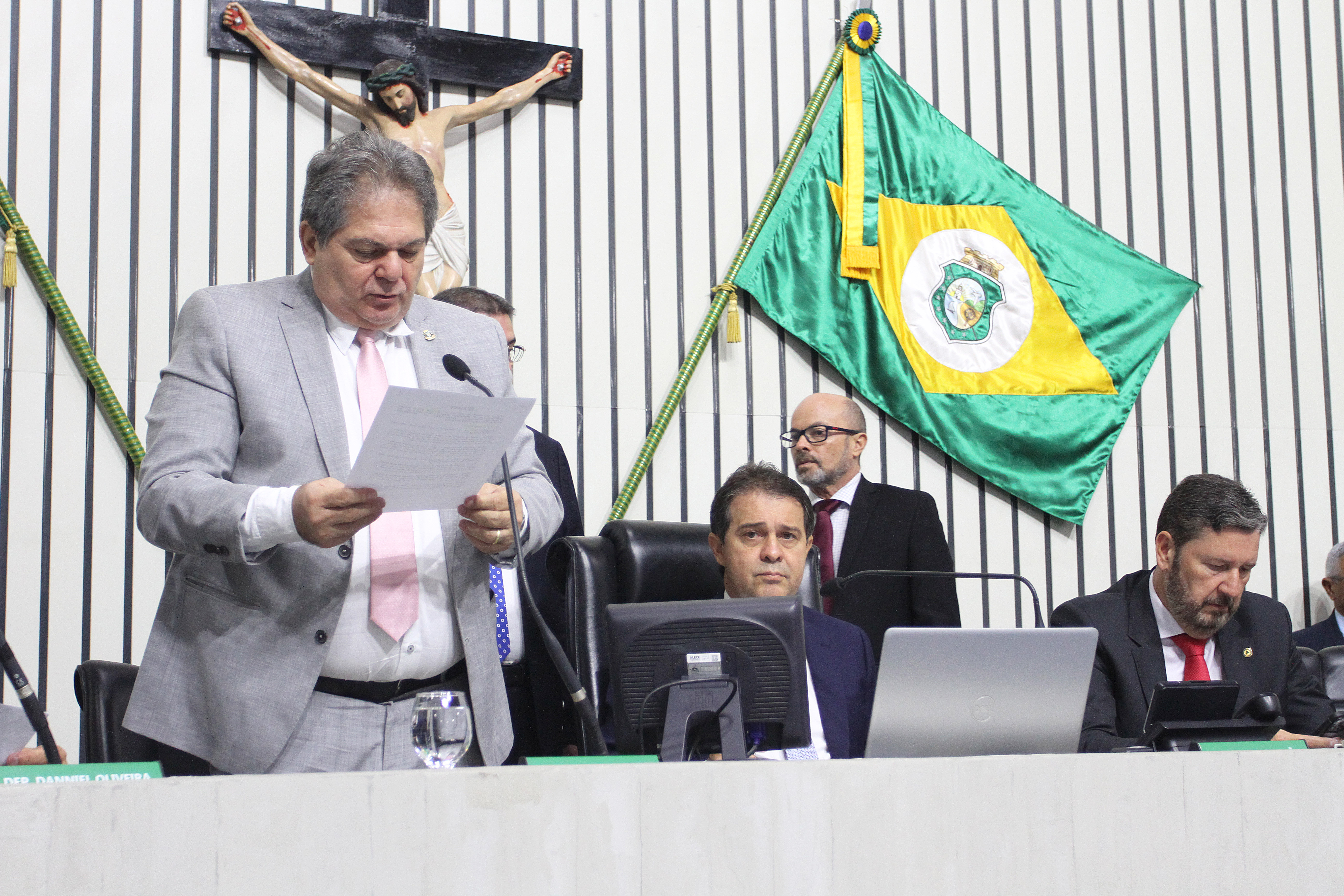 Alece aprova quatro projetos do Executivo e um do Ministério Público