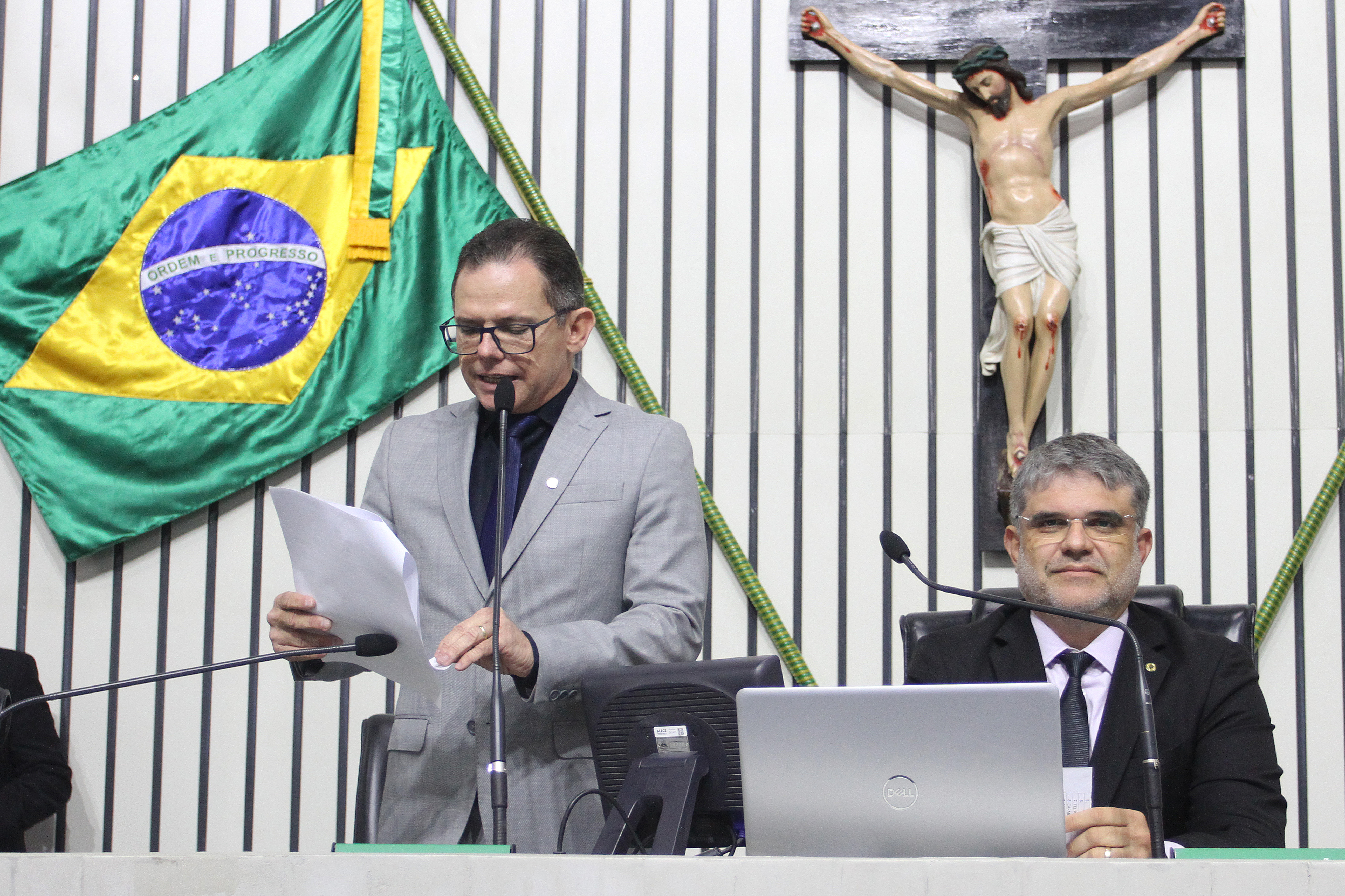 Leitura do expediente da sessão legislativa desta terça-feira