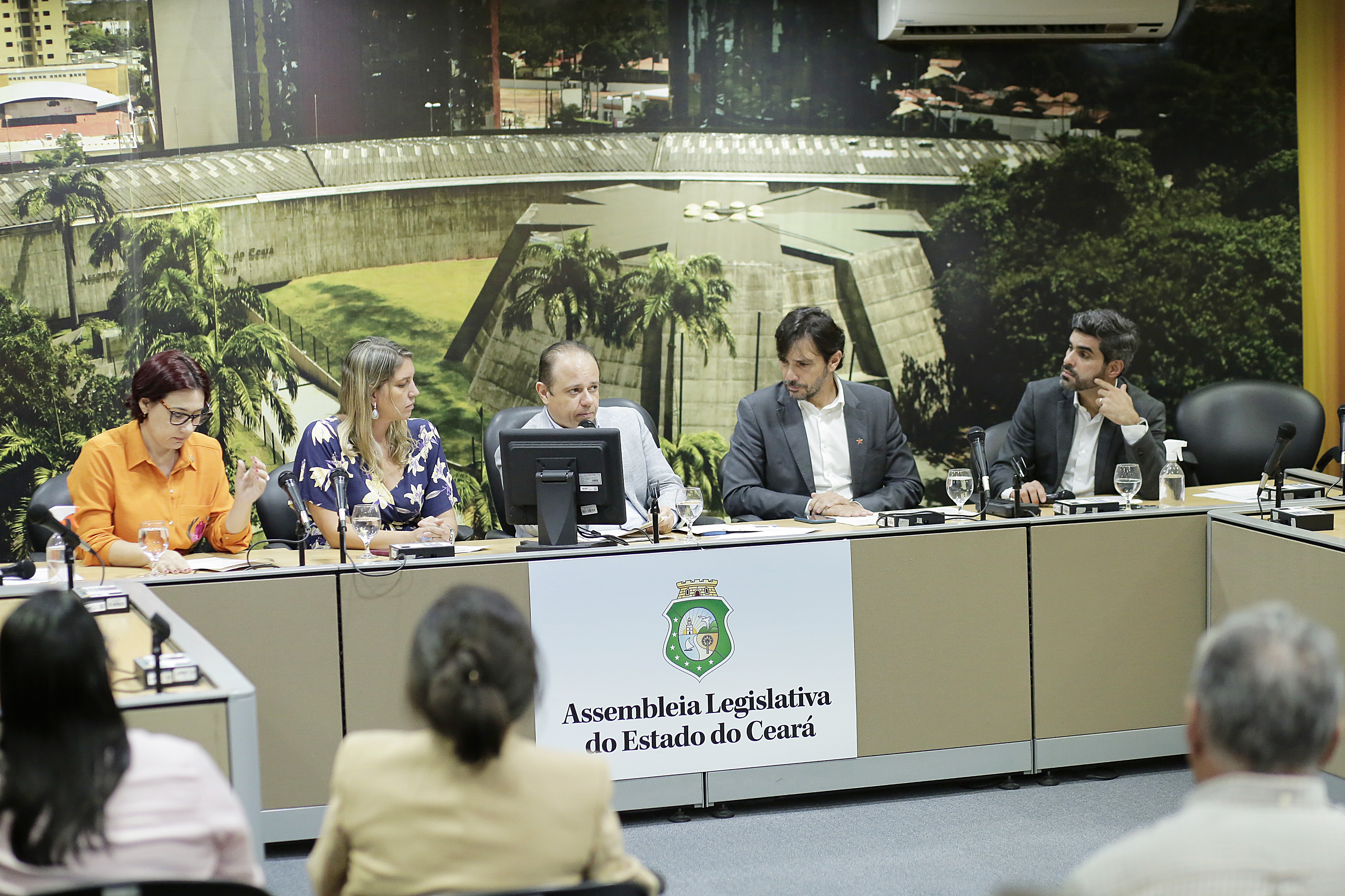 Comissões realizam reuniões e aprovam dois projetos de parlamentares