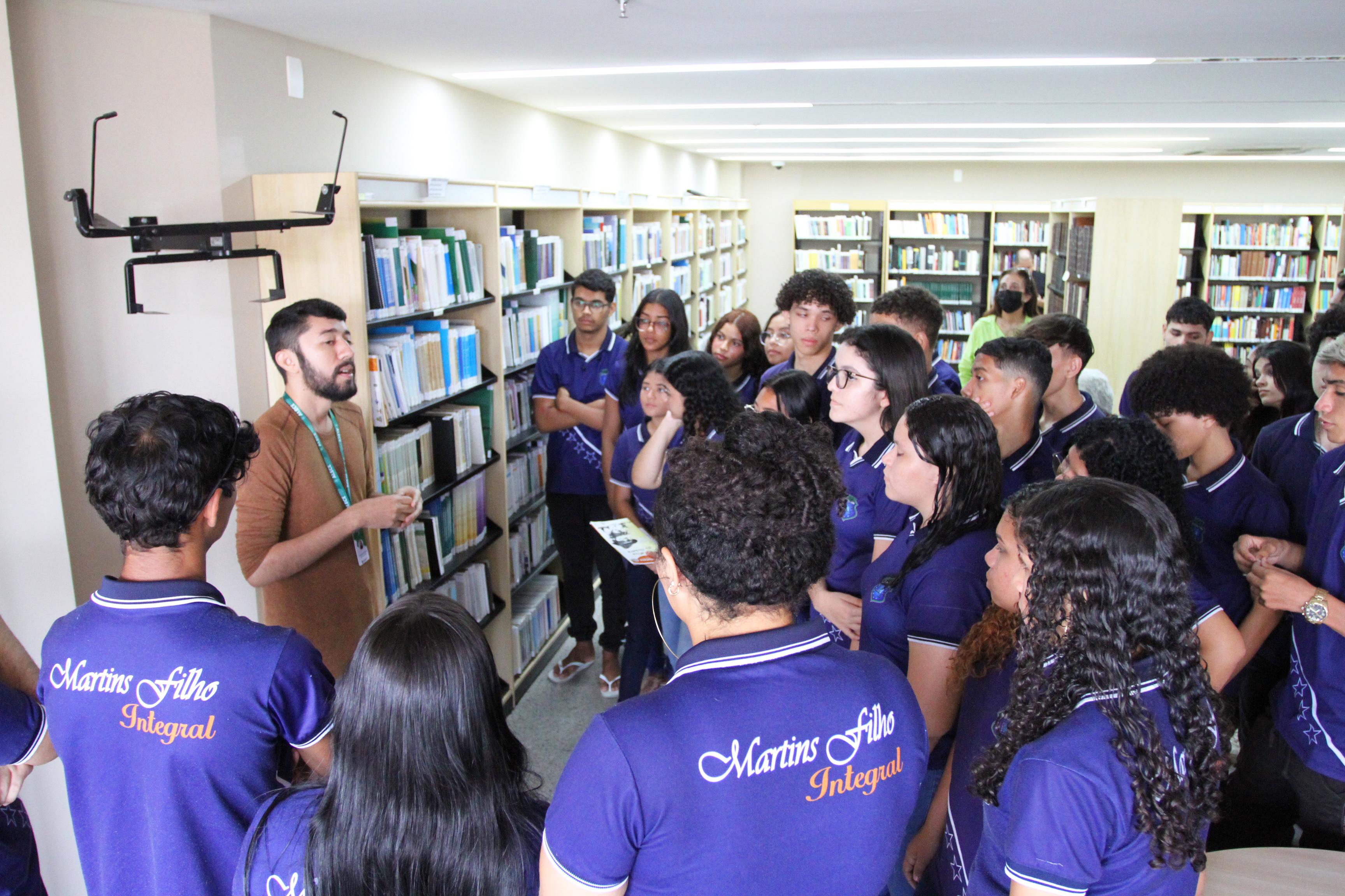 Alunos de escolas de Maracanaú e Messejana visitam a Alece