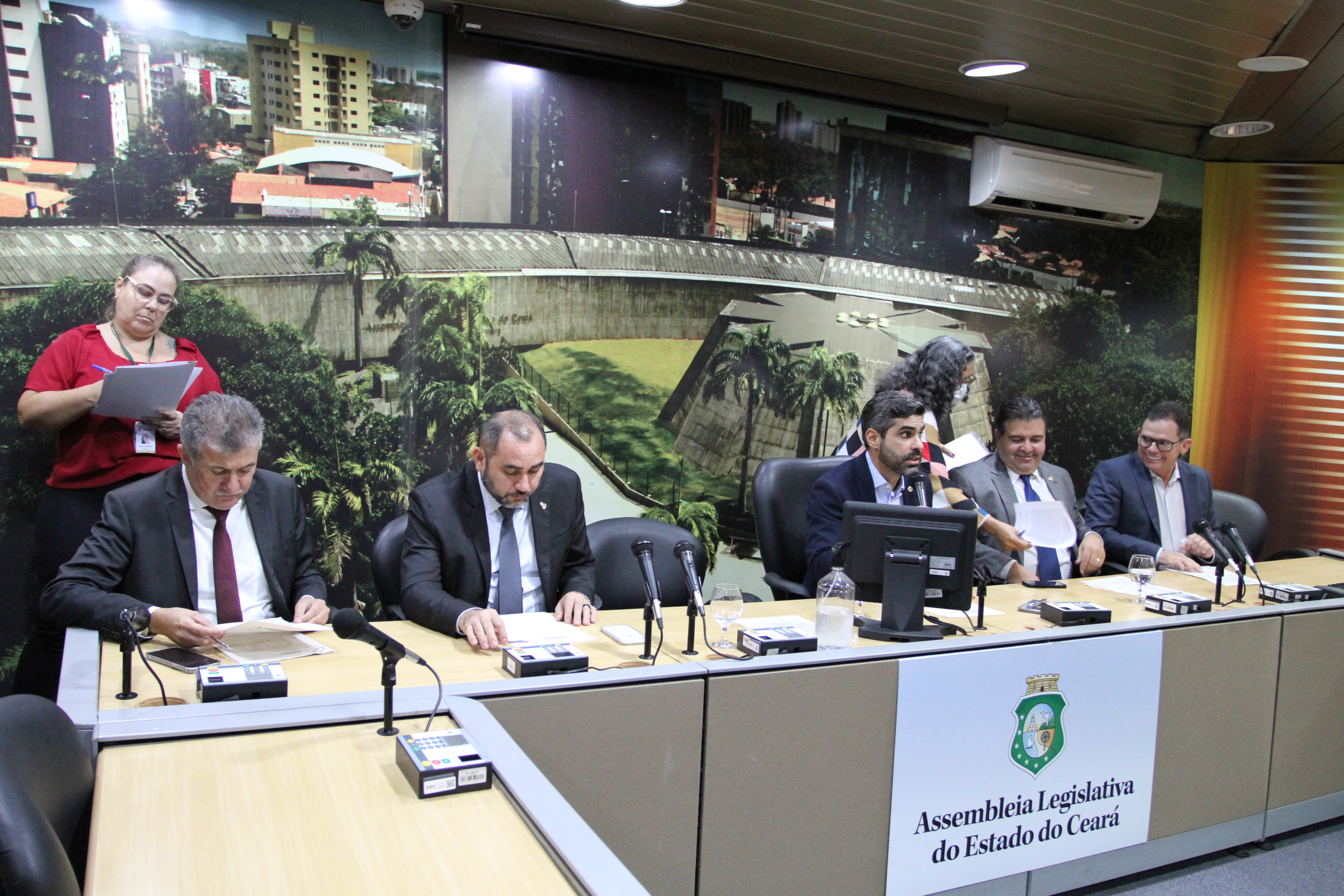 Comissões técnicas aprovam seis matérias nesta quarta-feira