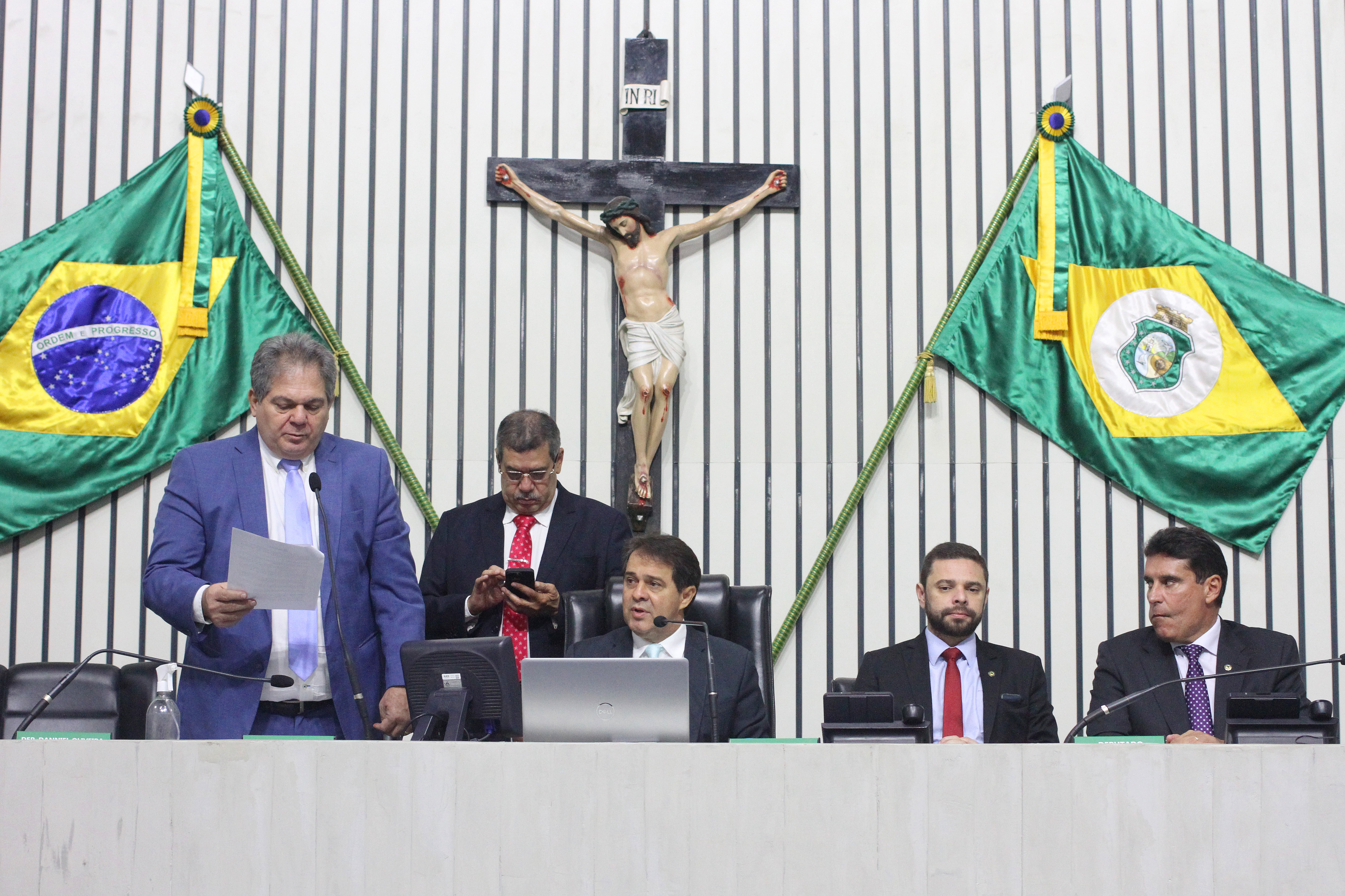 Alece aprova dois projetos do Executivo, um do TJCE, uma PEC e seis propostas de deputados