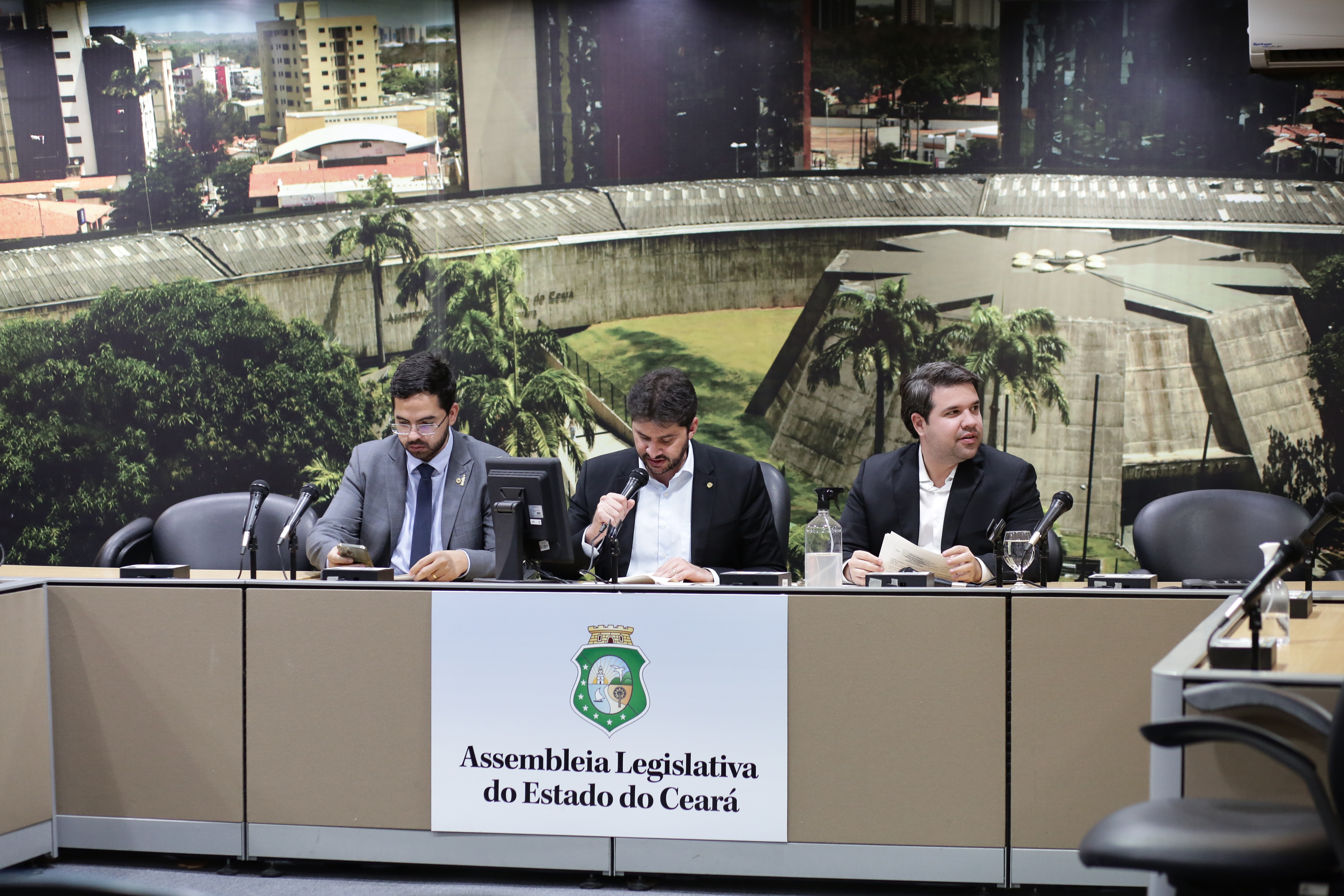 Comissões aprovam 18 projetos de parlamentares e sete requerimentos