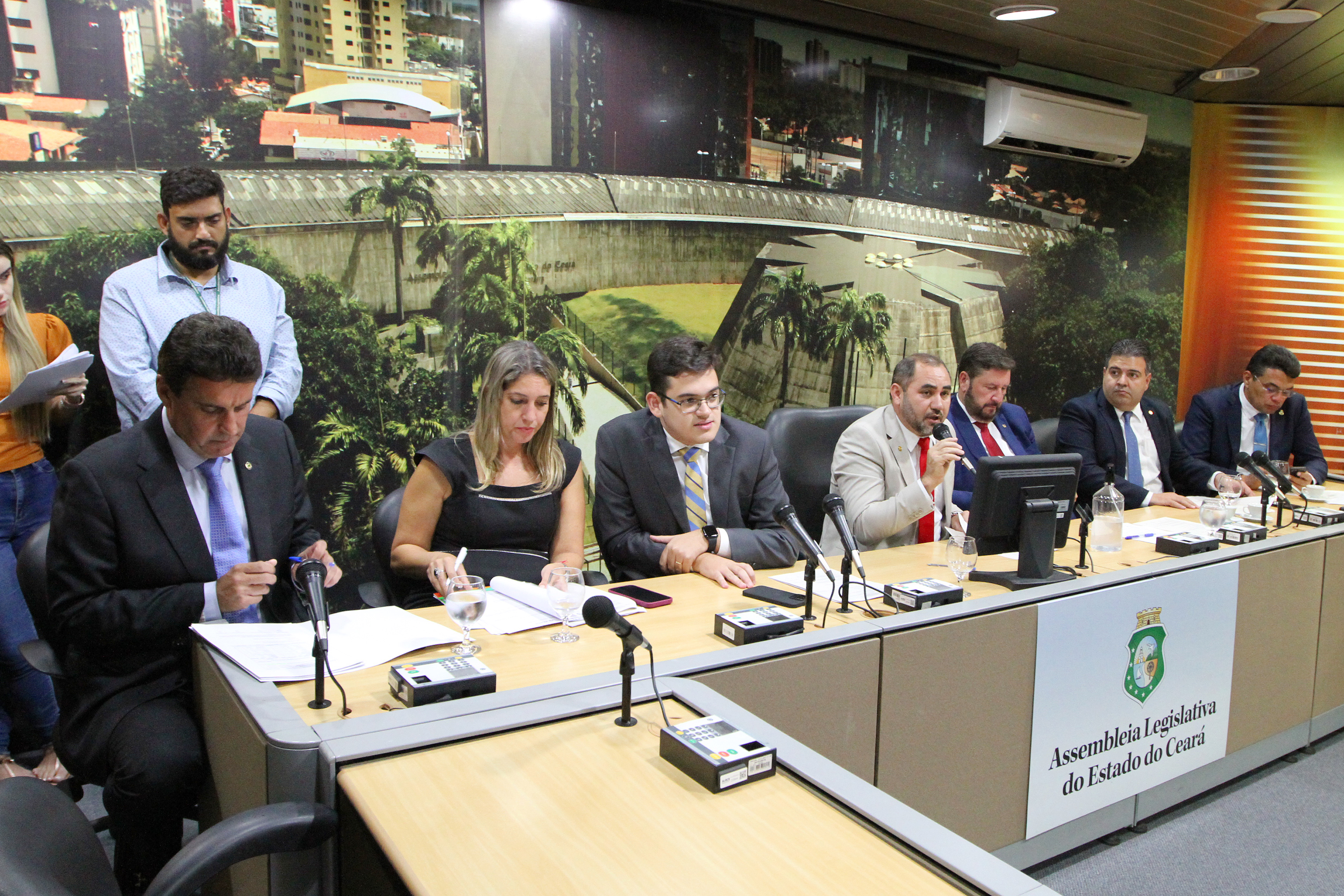 Comissões técnicas aprovam projetos e requerimentos