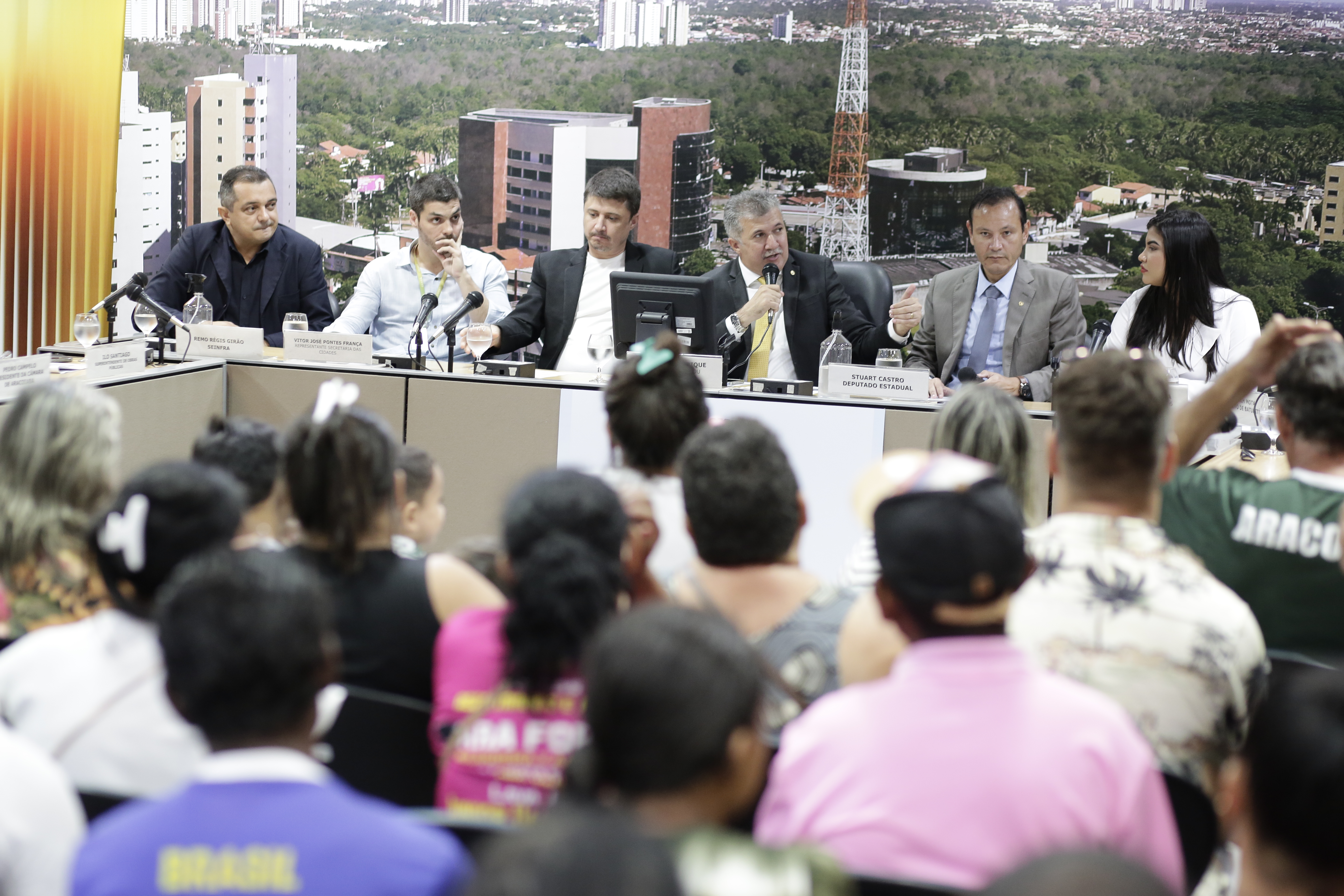 Importância do asfaltamento da CE-356 para população é destaque em audiência